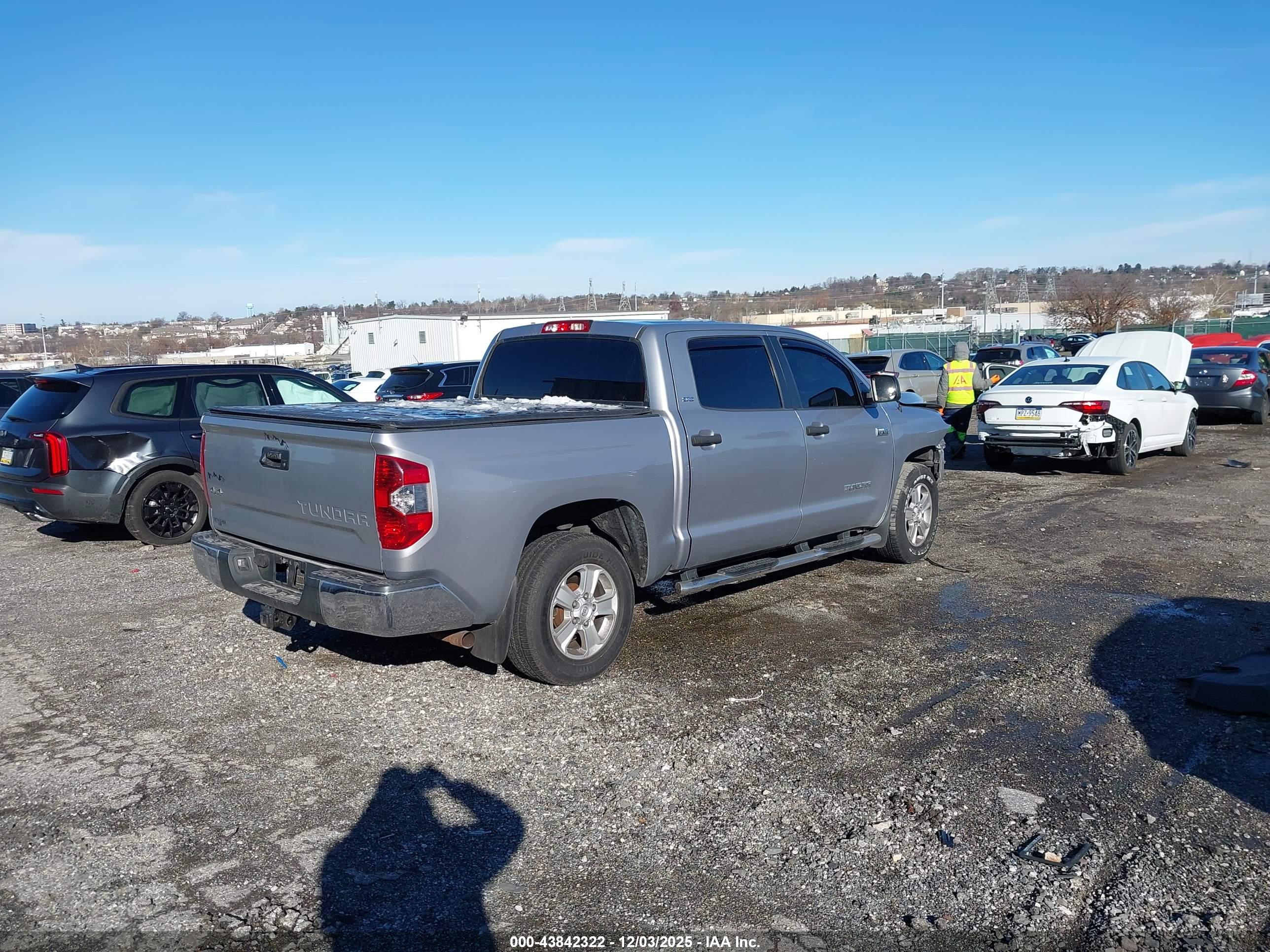 TOYOTA TUNDRA image 4