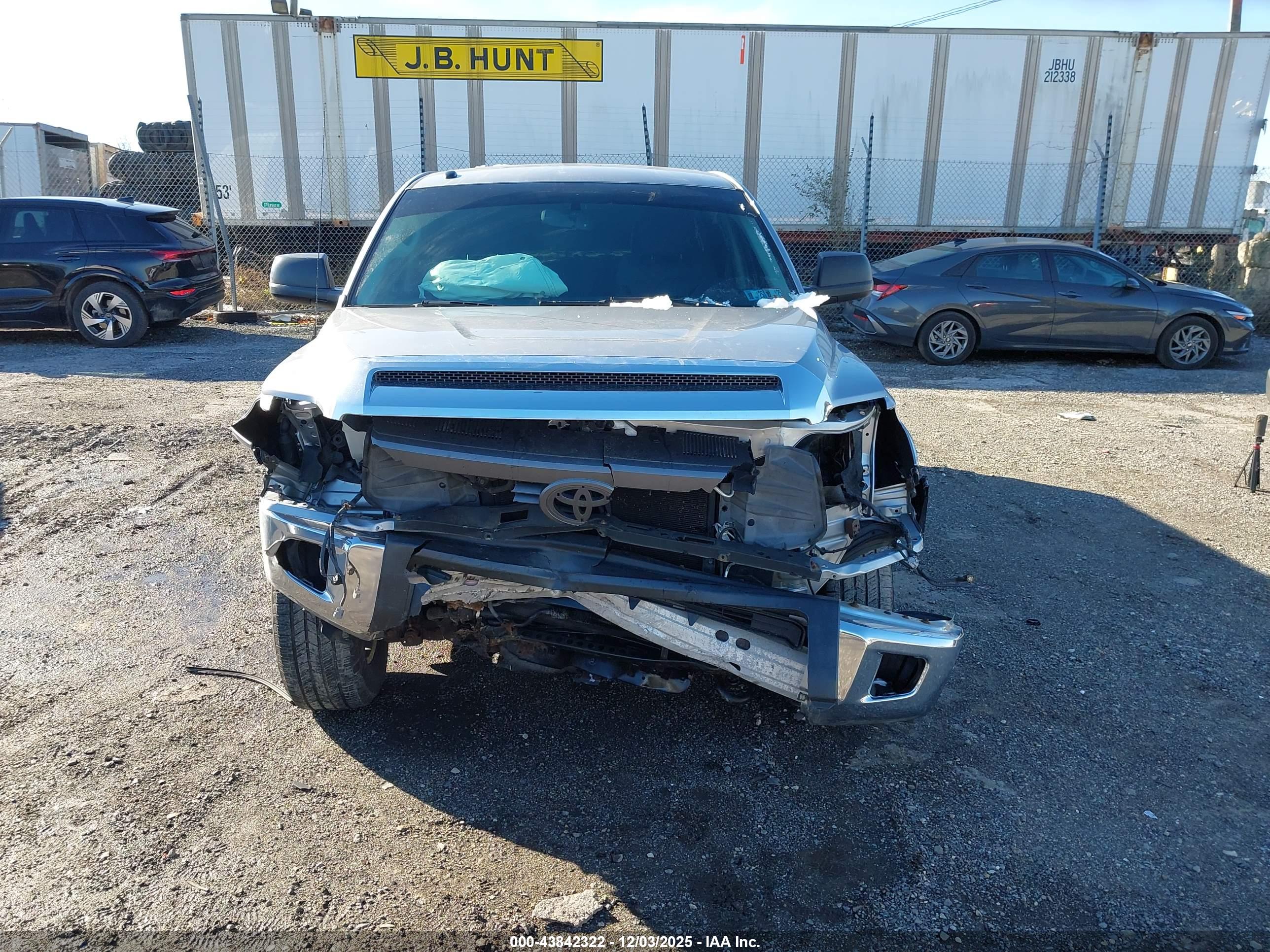 TOYOTA TUNDRA image 6