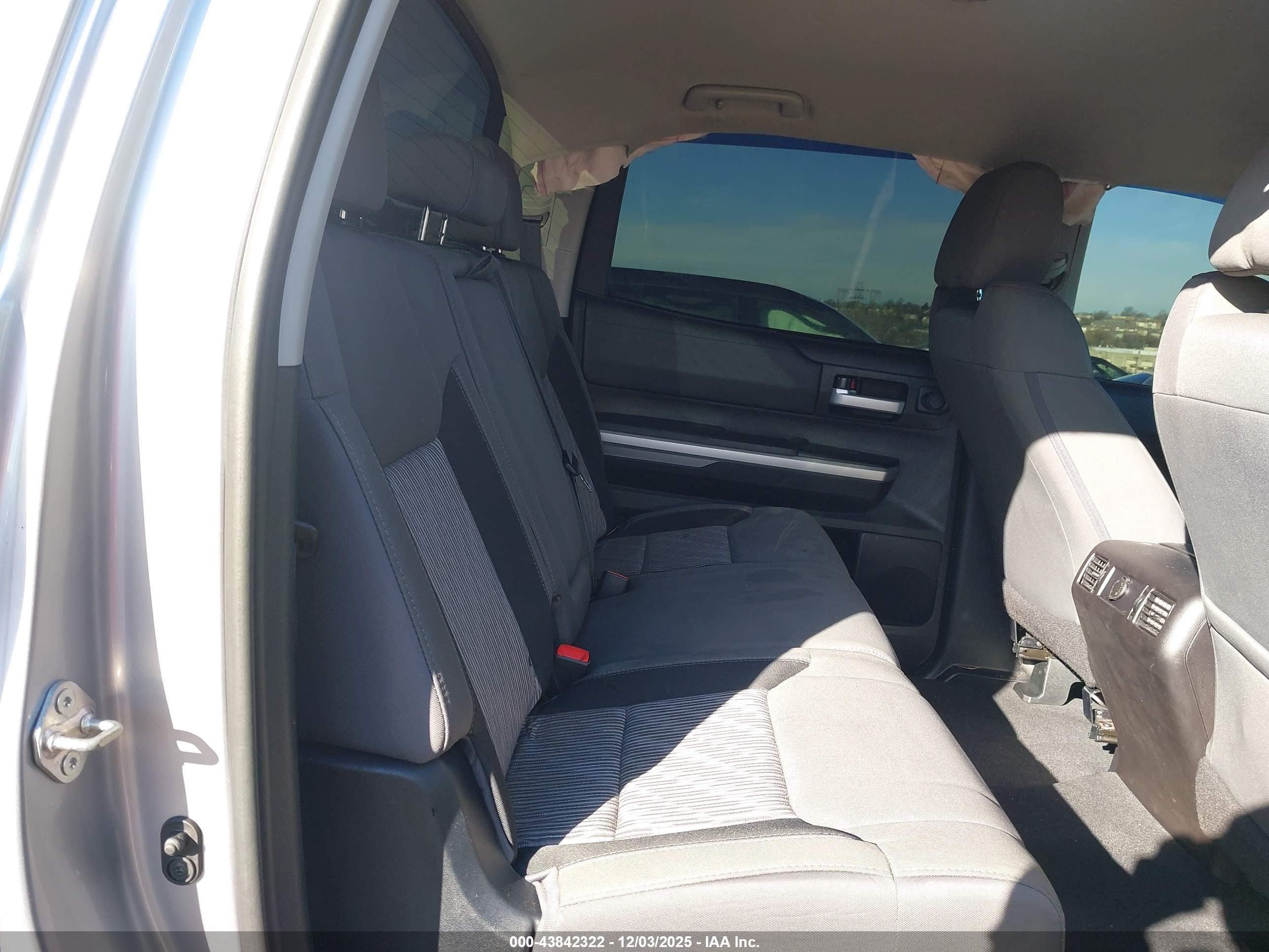 TOYOTA TUNDRA image 8