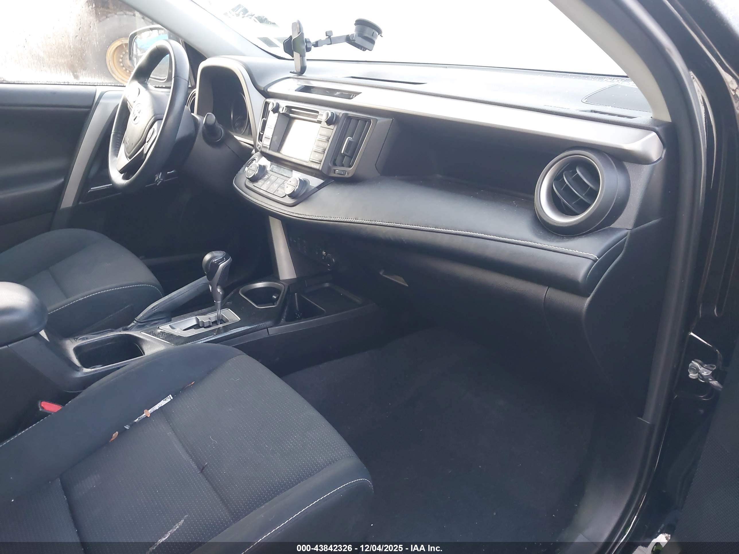 TOYOTA RAV4 image 5