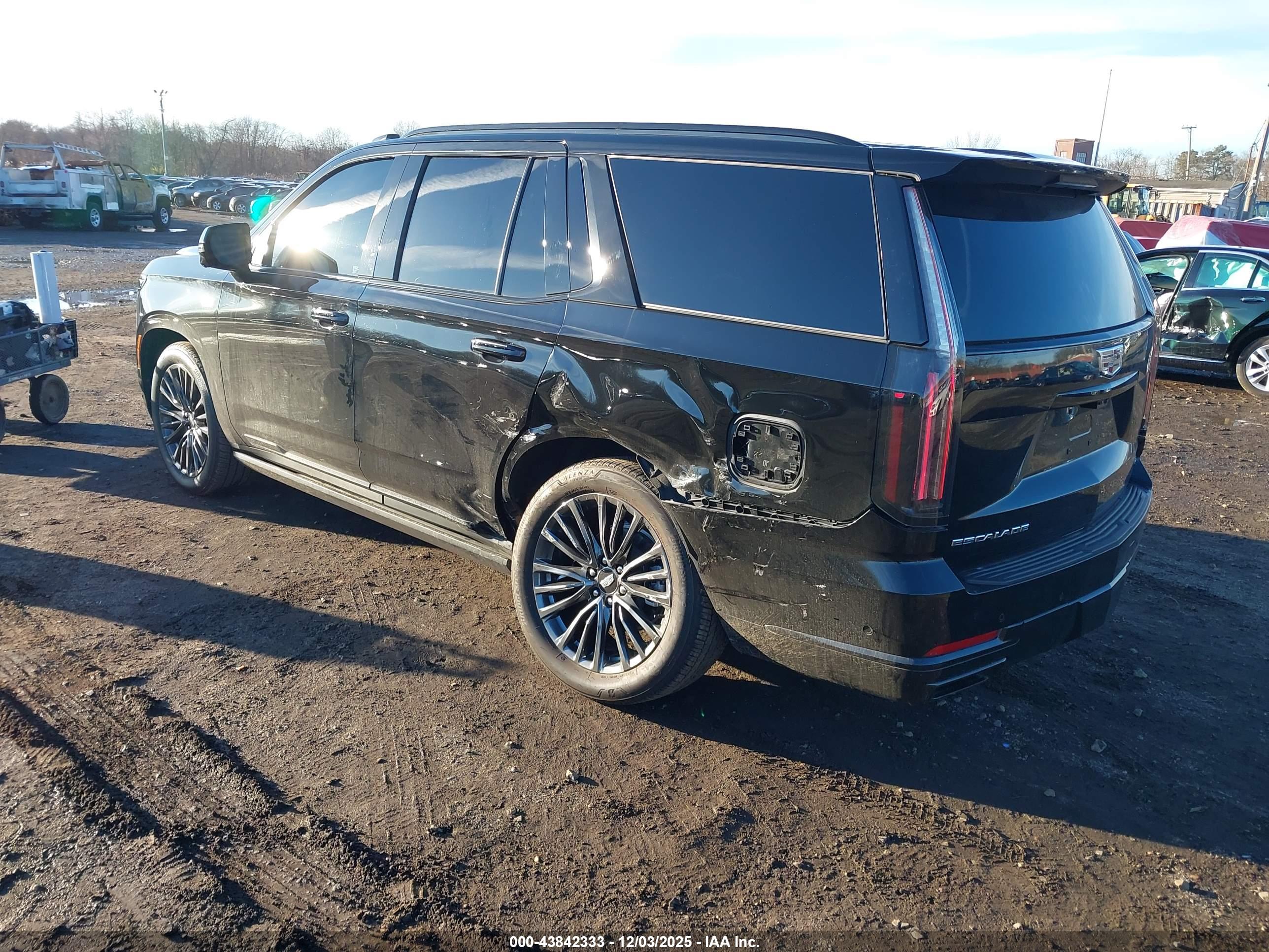 CADILLAC ESCALADE image 3