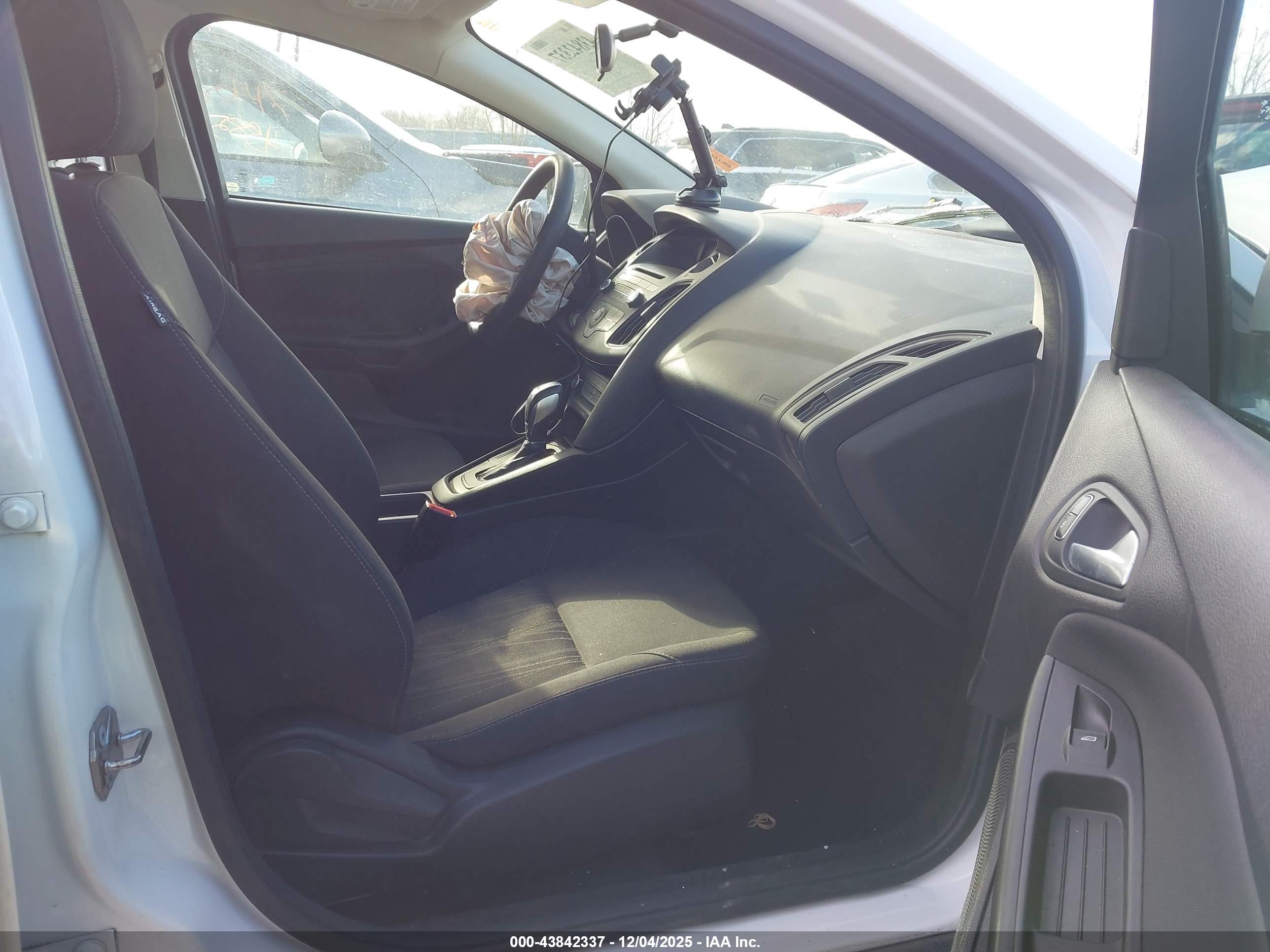 FORD FOCUS image 5