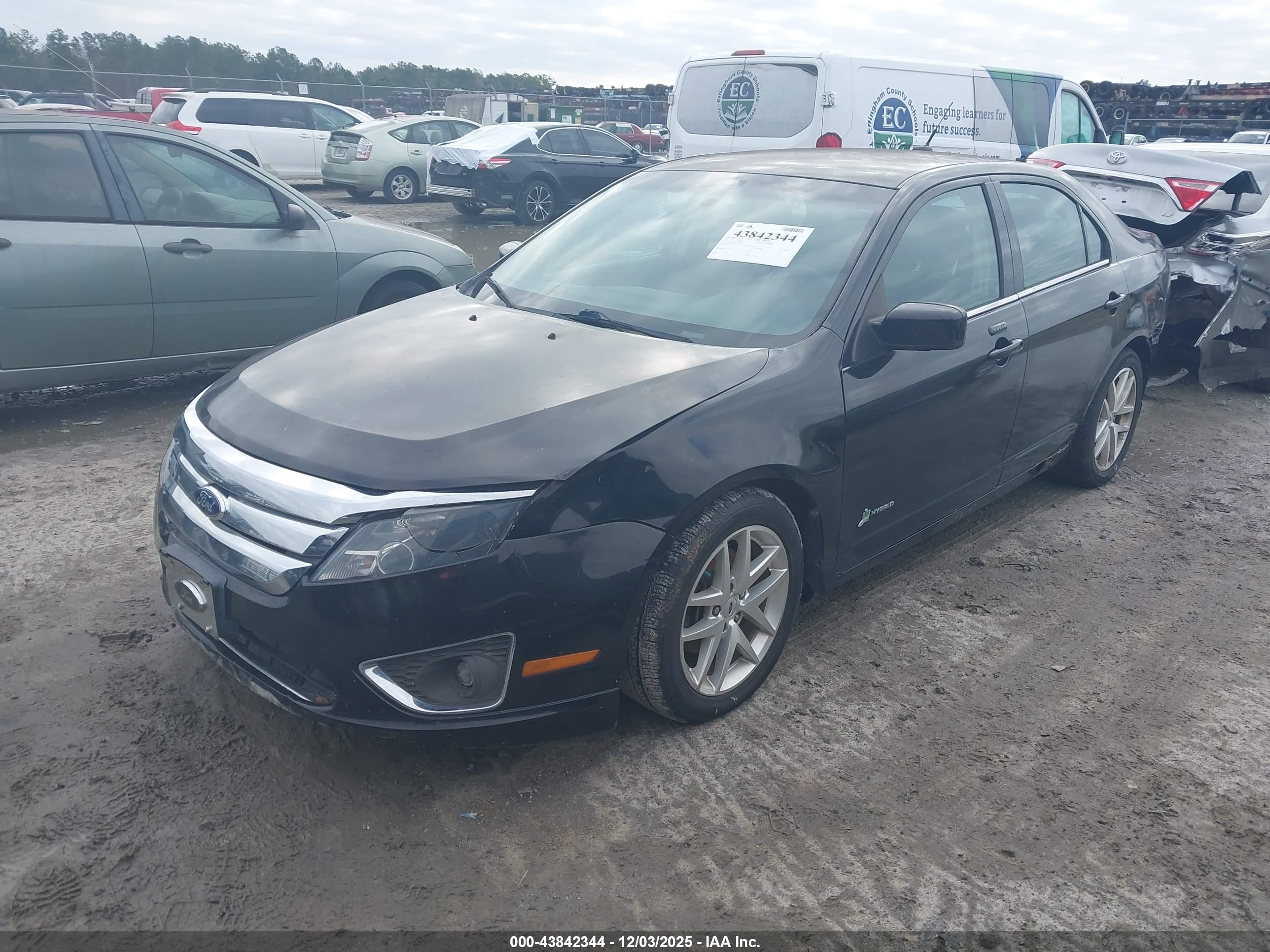 FORD FUSION image 2