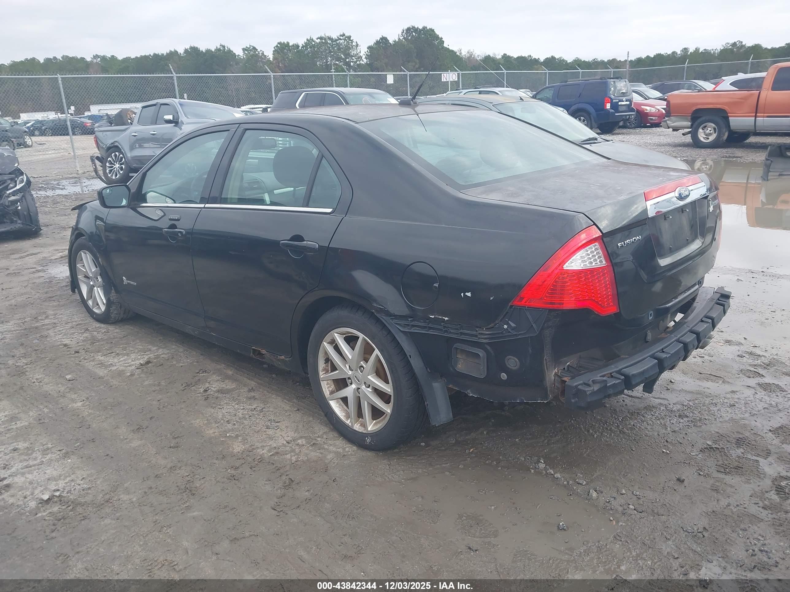 FORD FUSION image 3