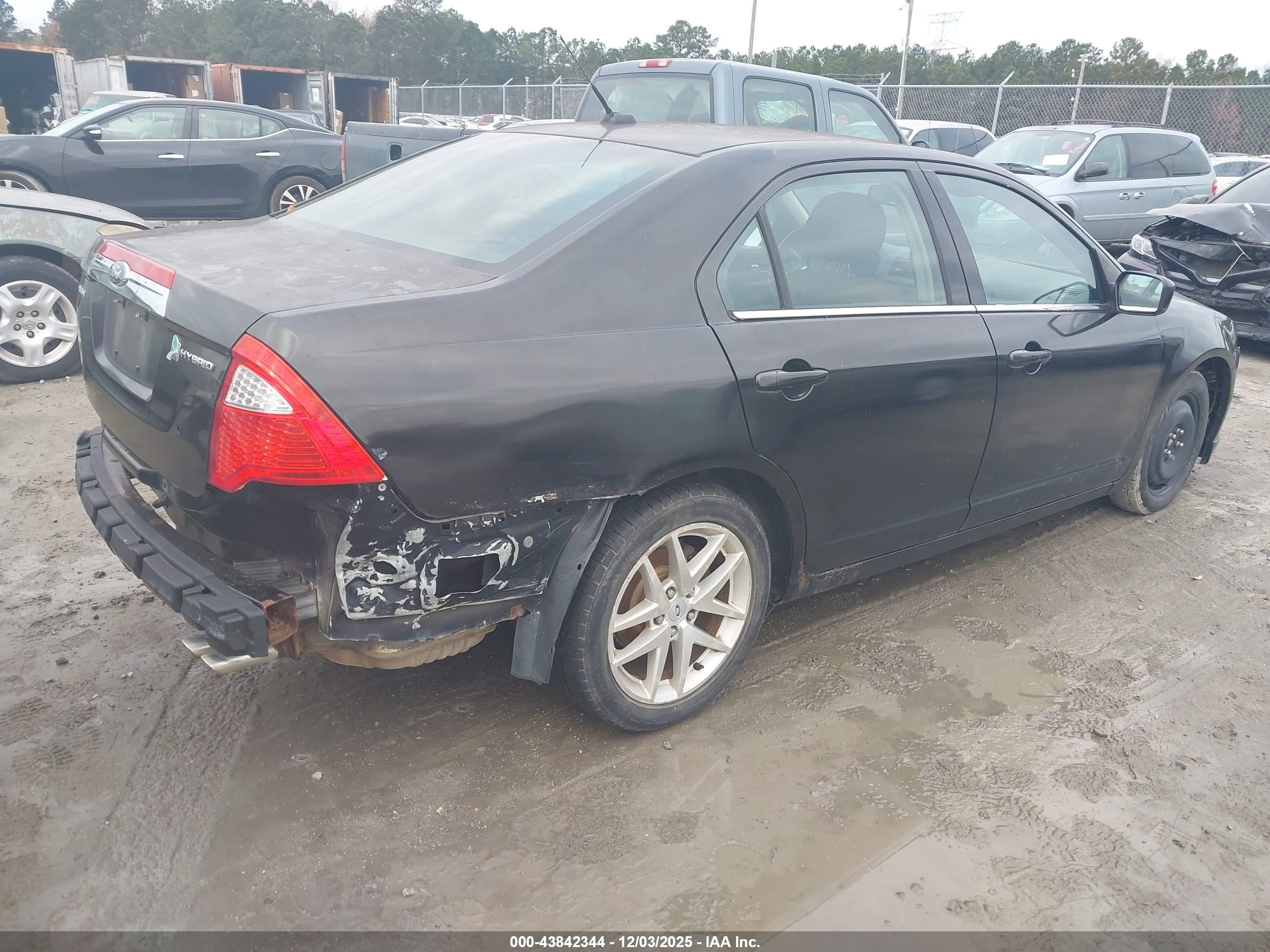 FORD FUSION image 4