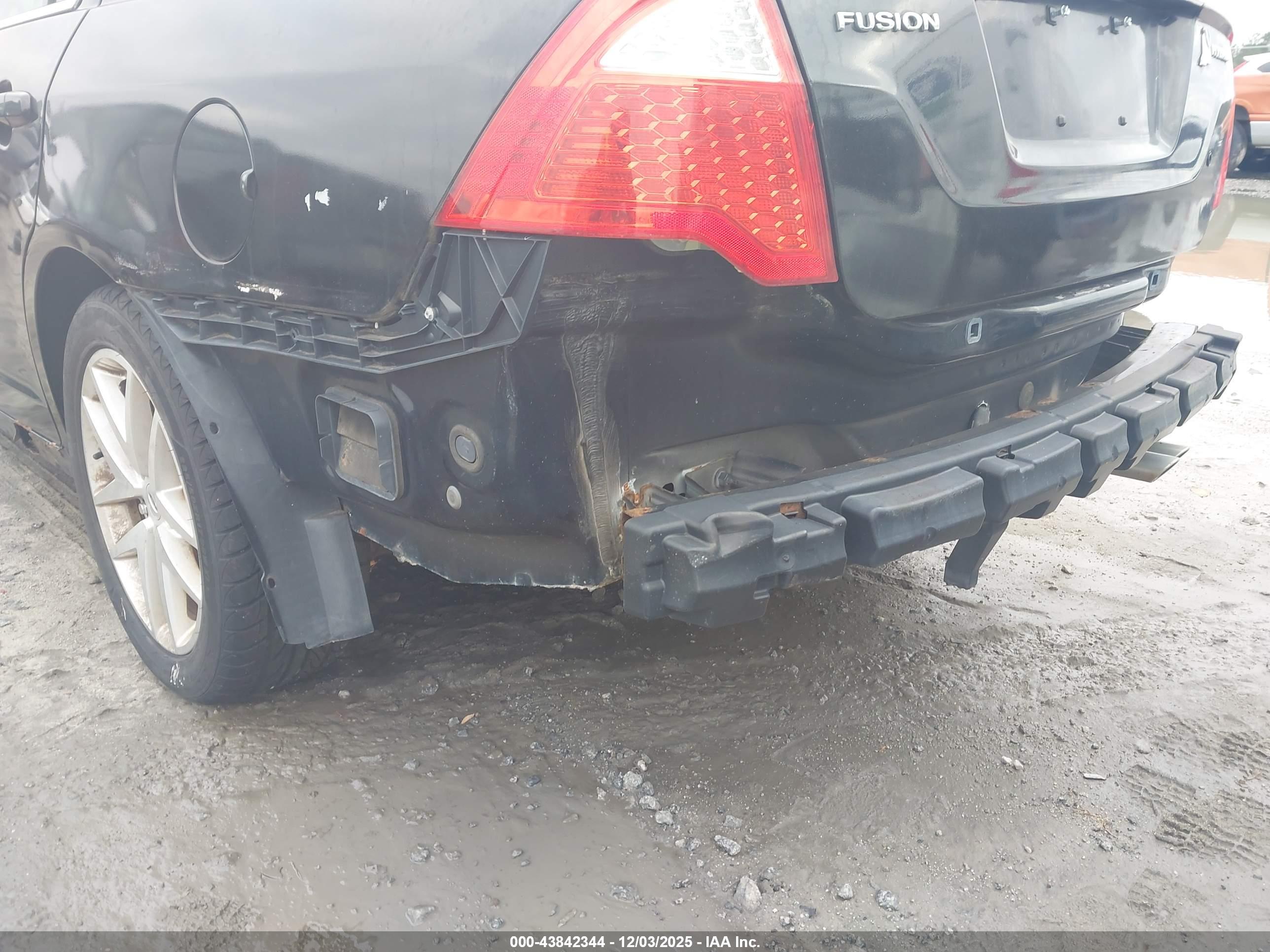 FORD FUSION image 6