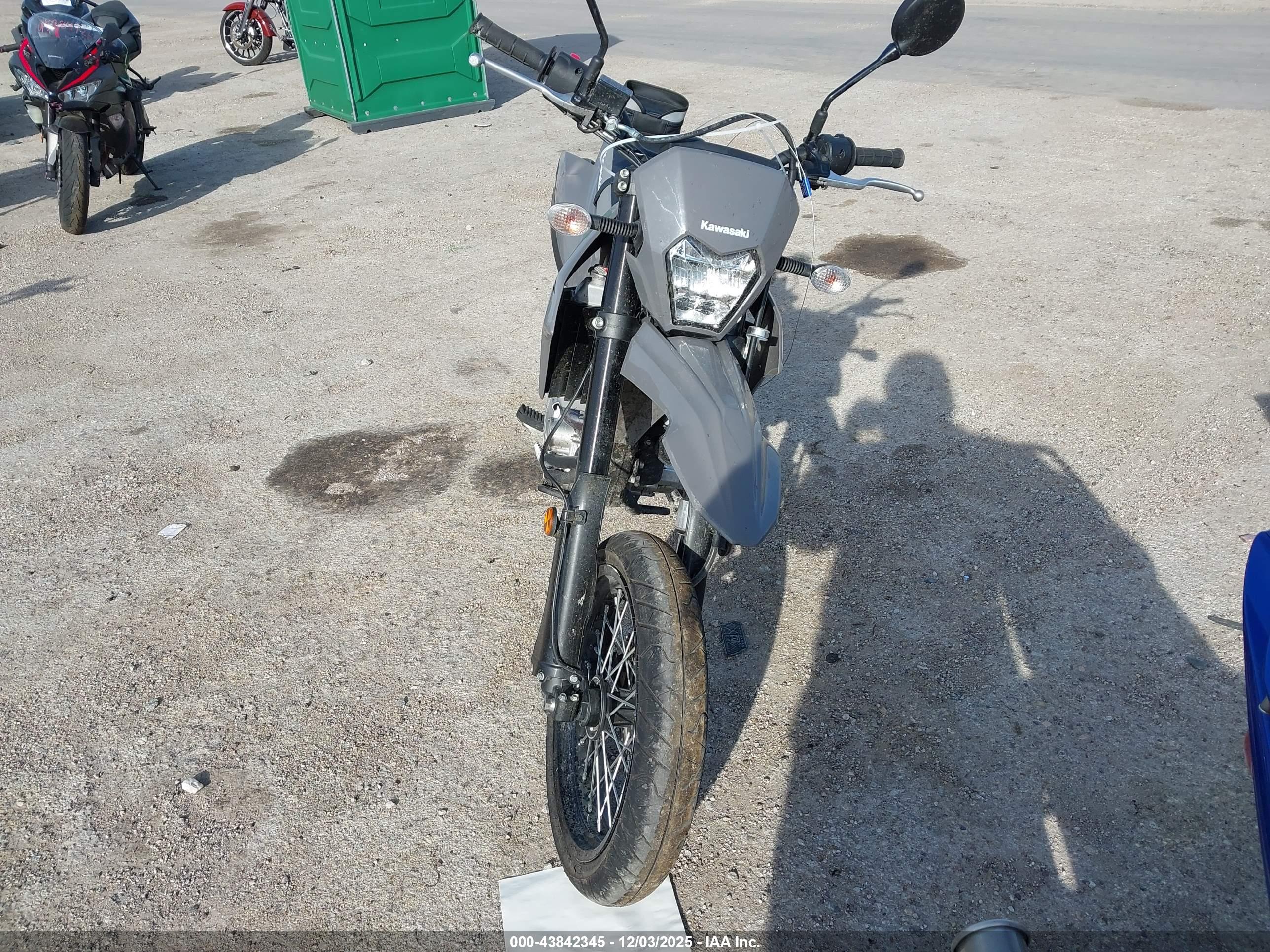 KAWASAKI KLX300 image 5