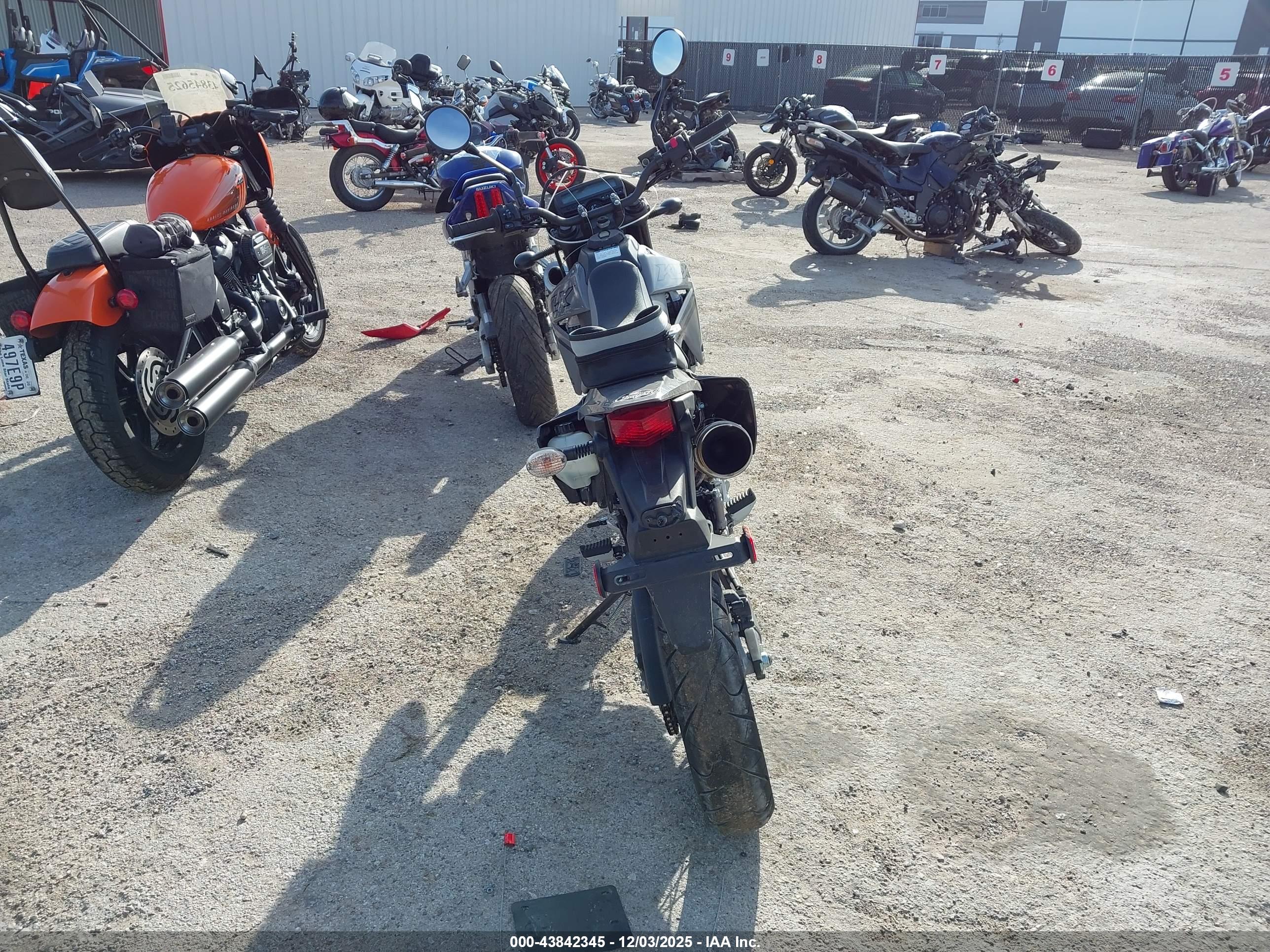 KAWASAKI KLX300 image 6