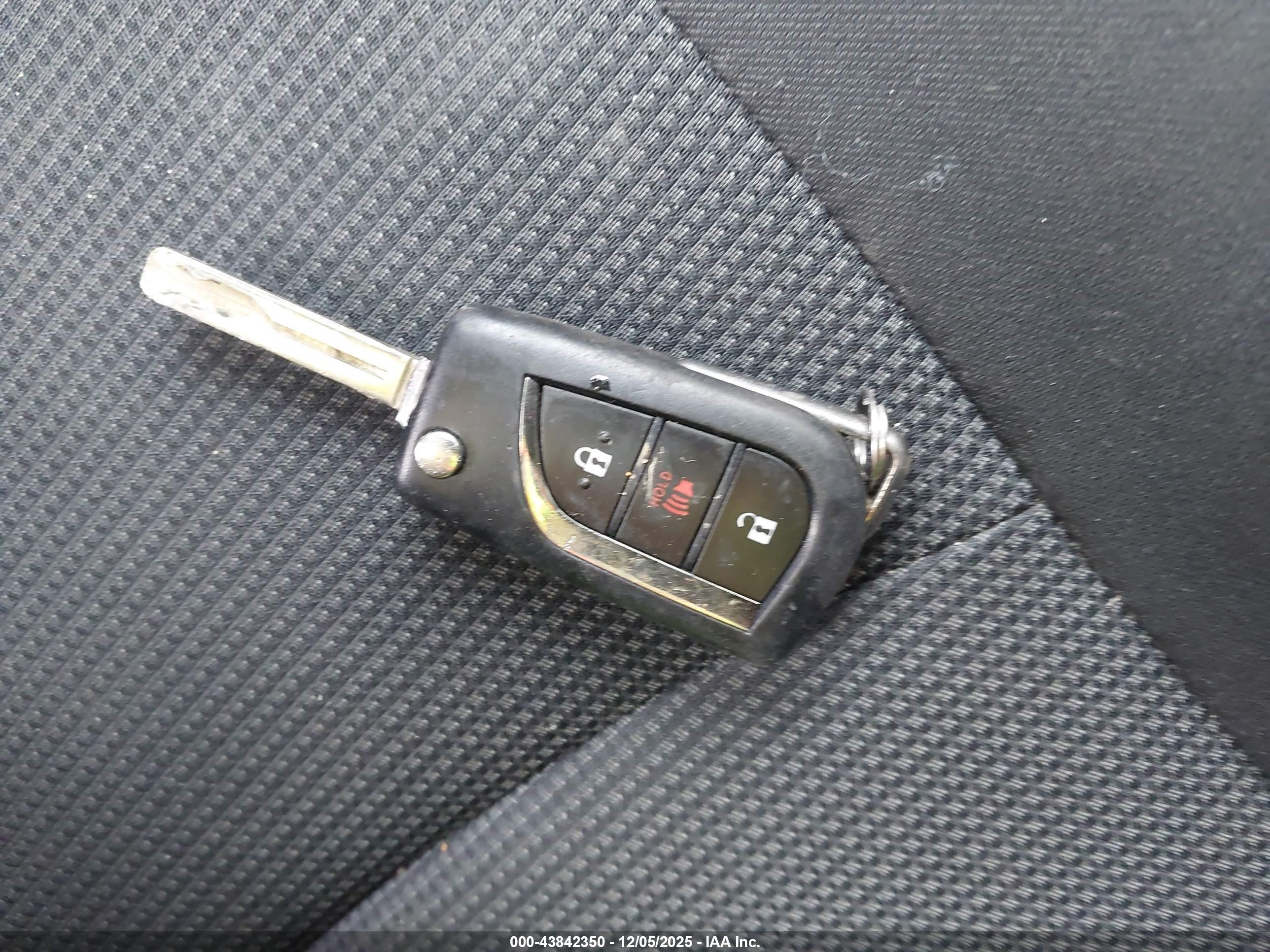 TOYOTA RAV4 image 11