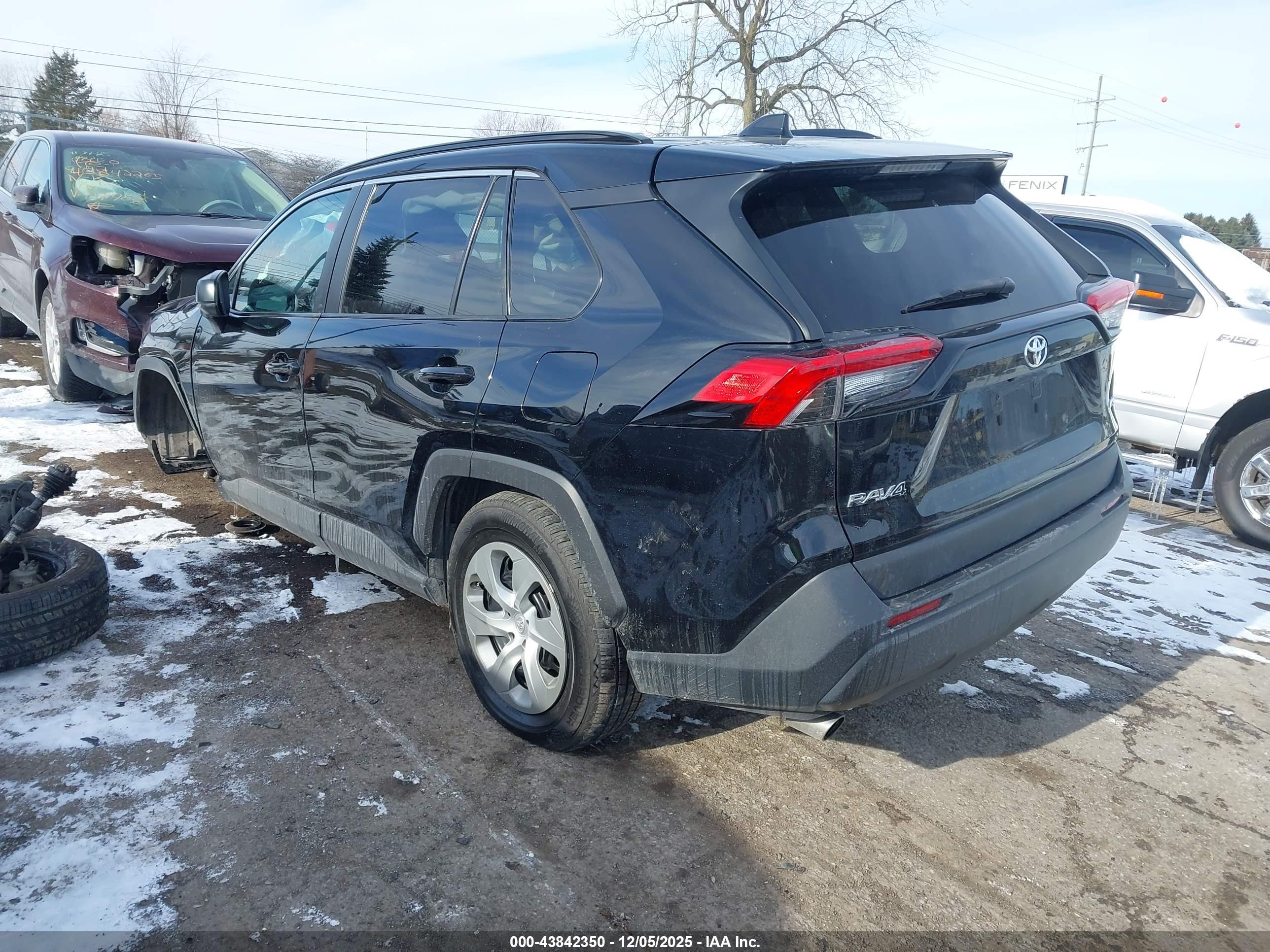 TOYOTA RAV4 image 3