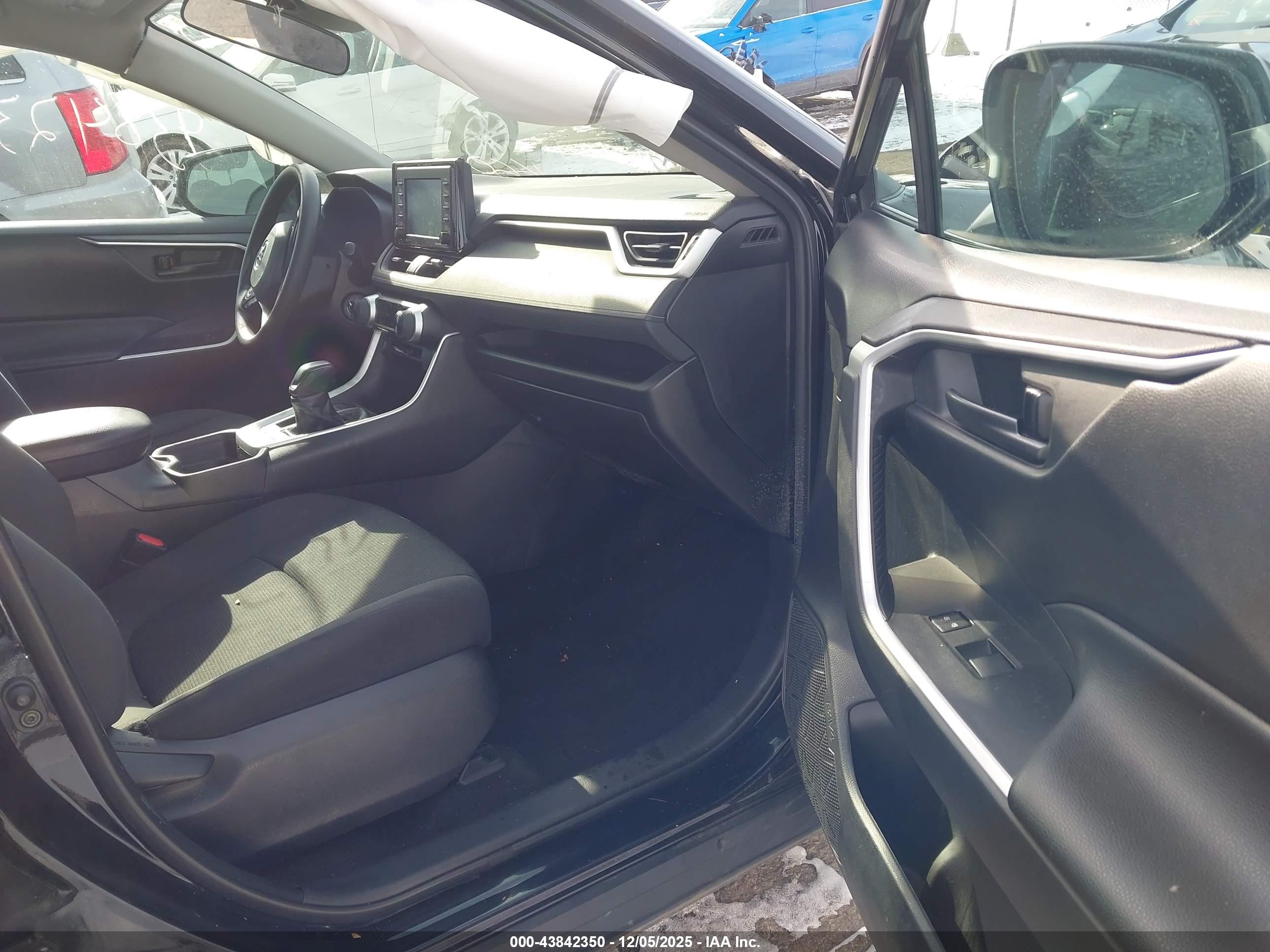 TOYOTA RAV4 image 5