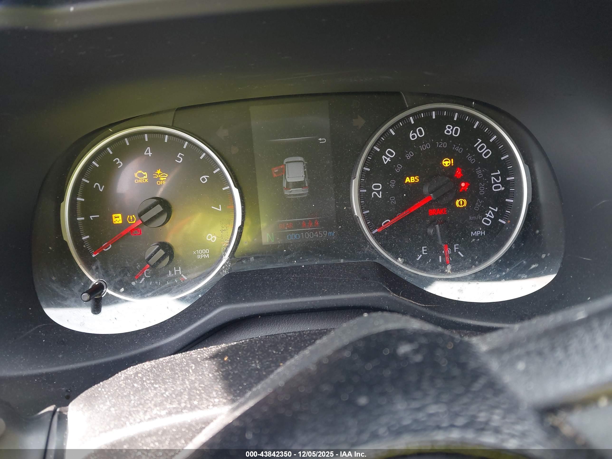 TOYOTA RAV4 image 7