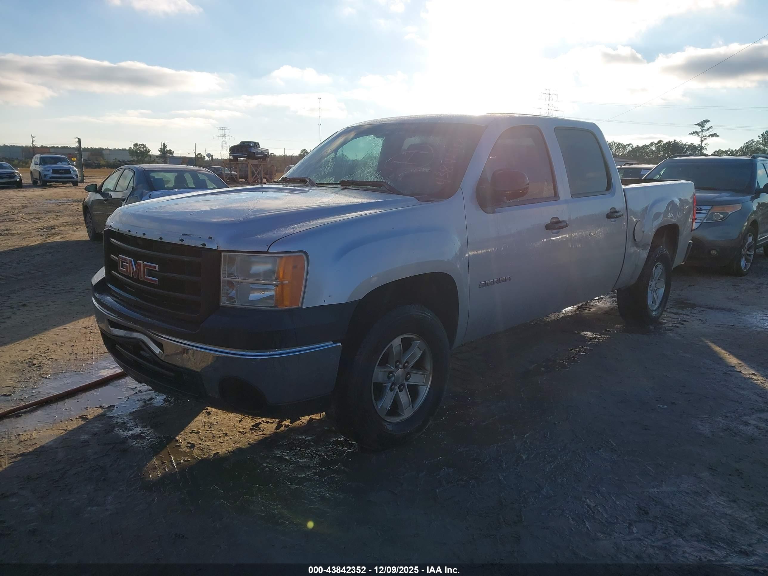 GMC SIERRA image 2