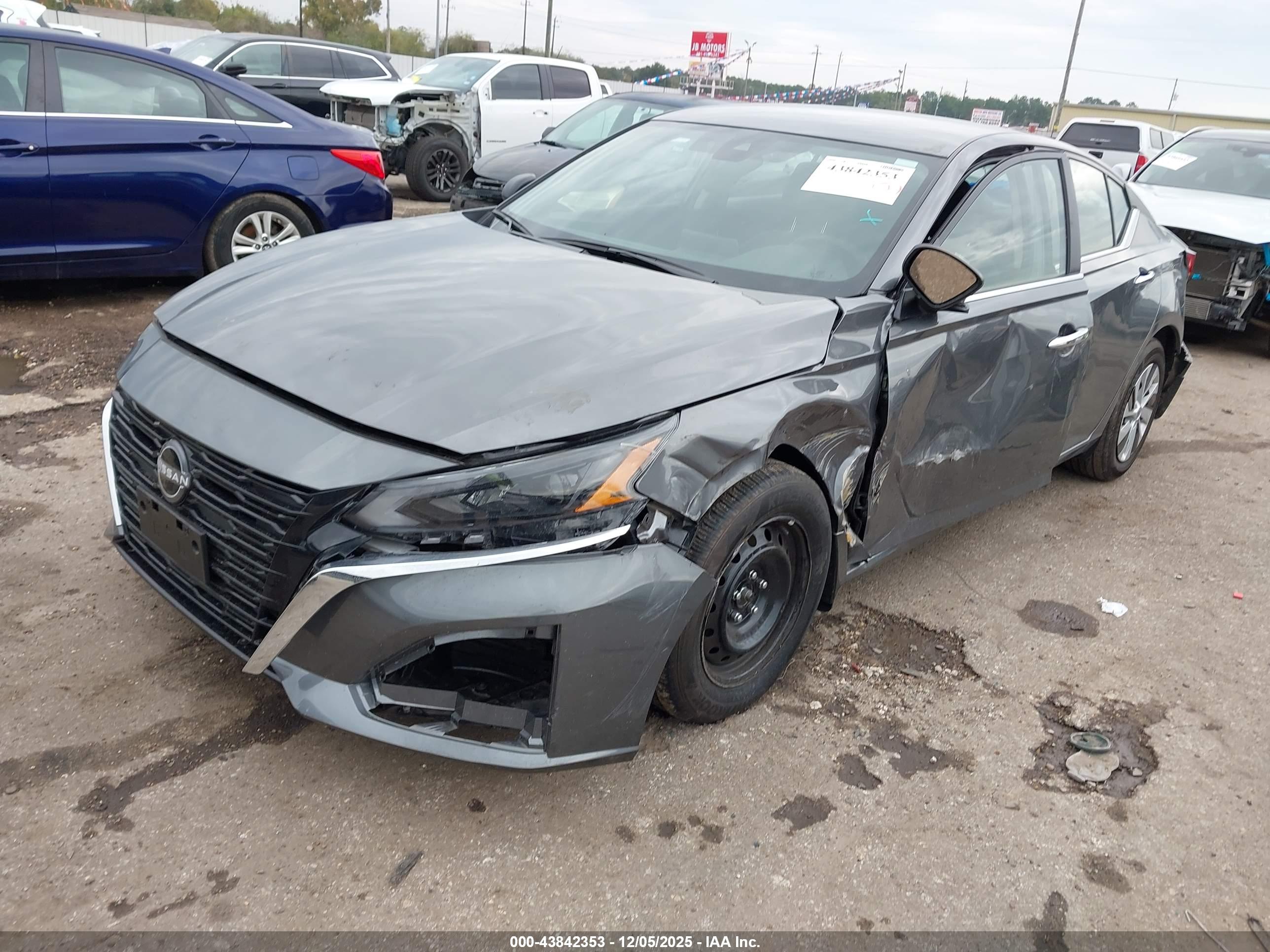 NISSAN ALTIMA image 2