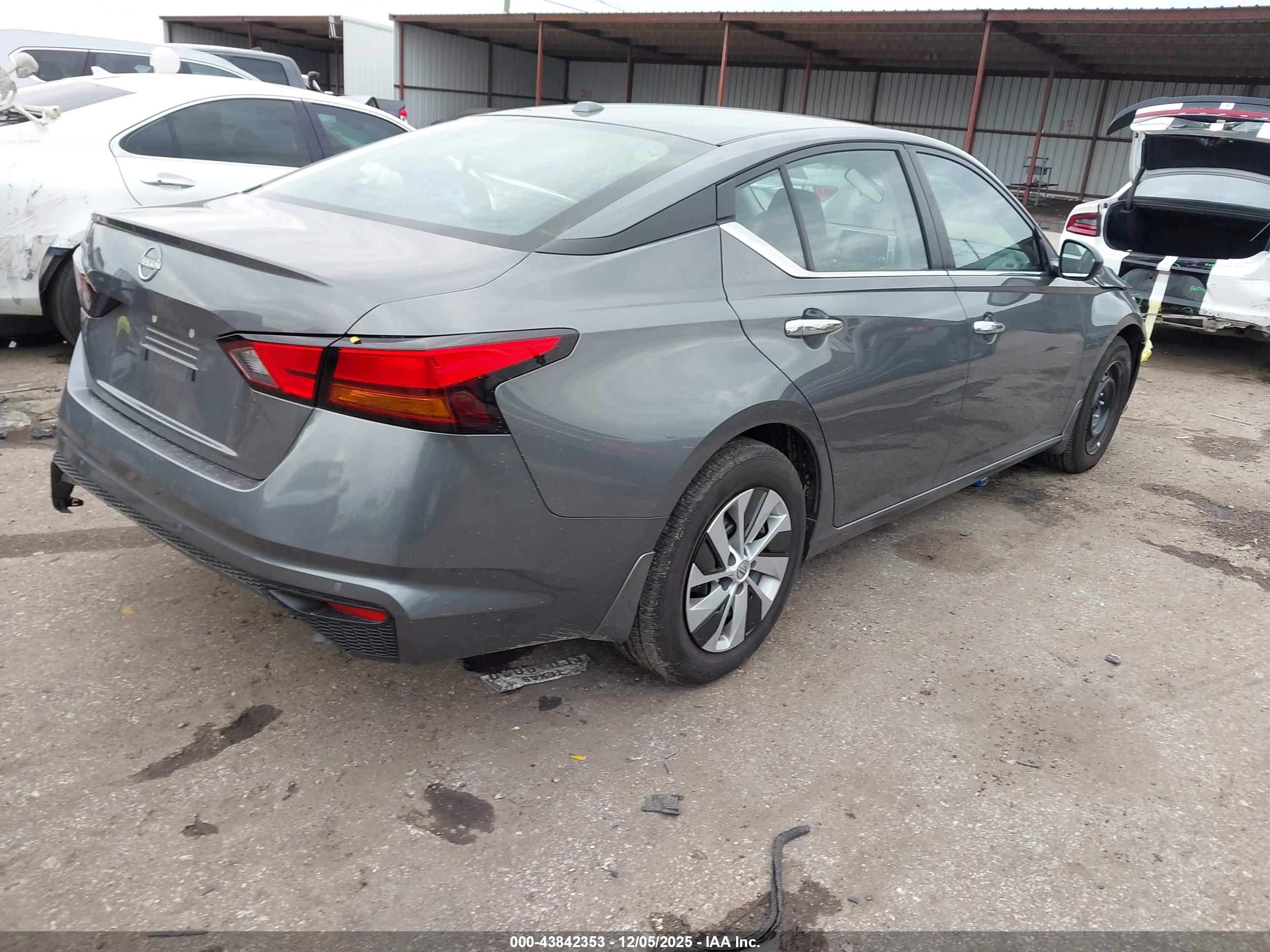 NISSAN ALTIMA image 4