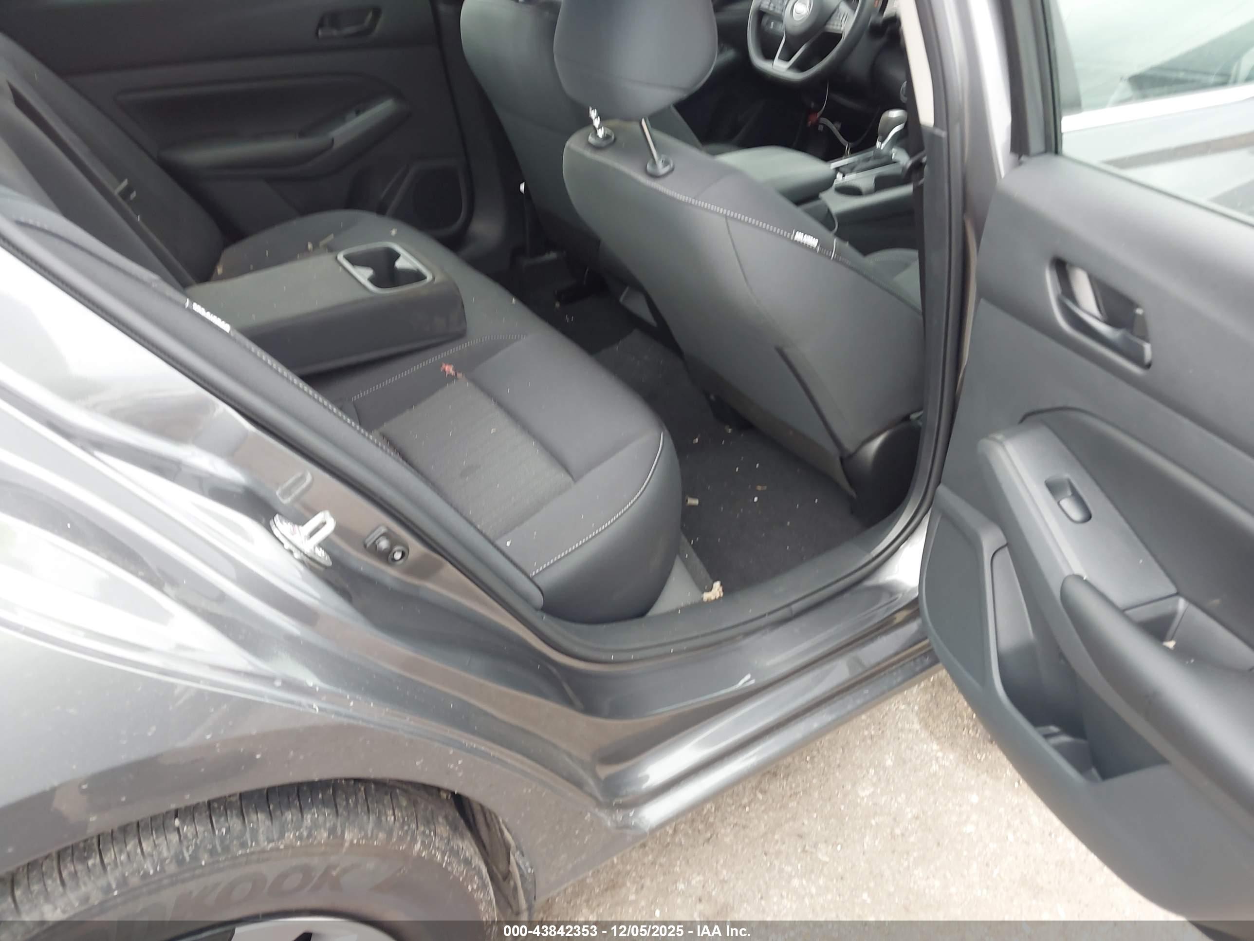 NISSAN ALTIMA image 8