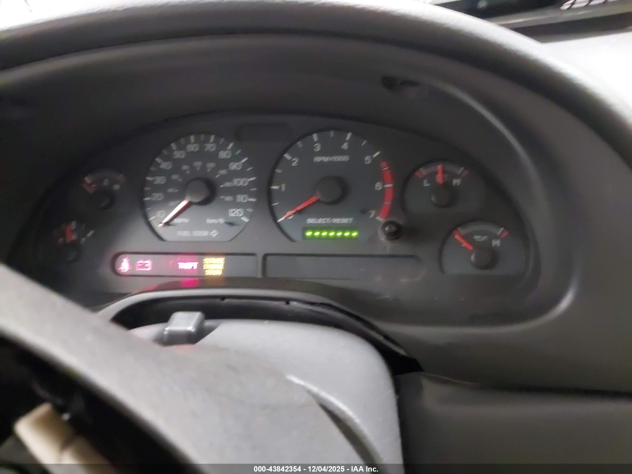 FORD MUSTANG image 7