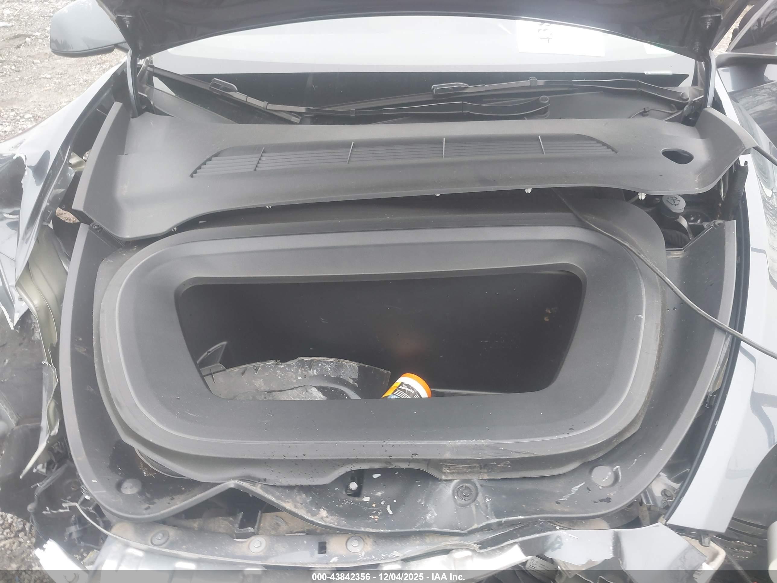 TESLA MODEL image 10