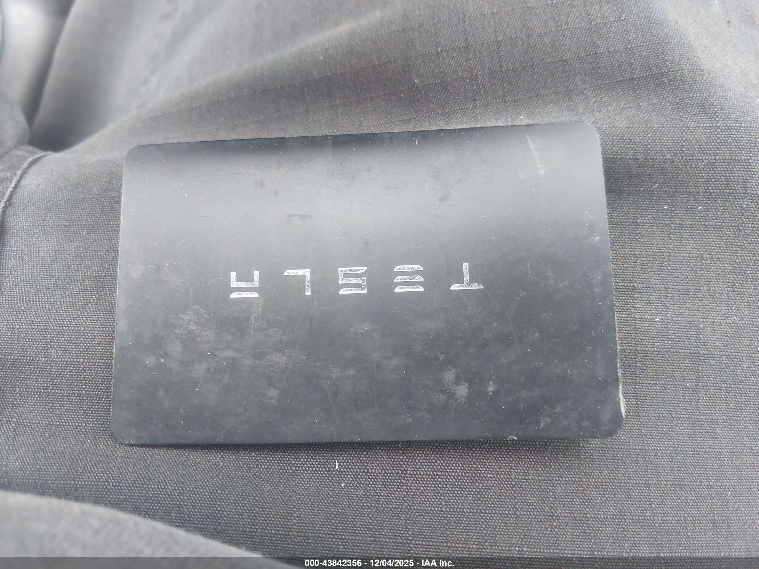 TESLA MODEL image 11