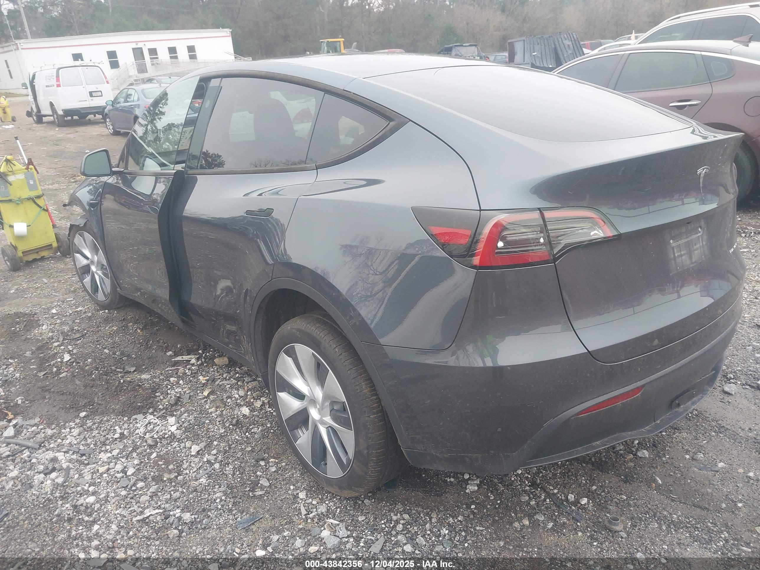 TESLA MODEL image 3