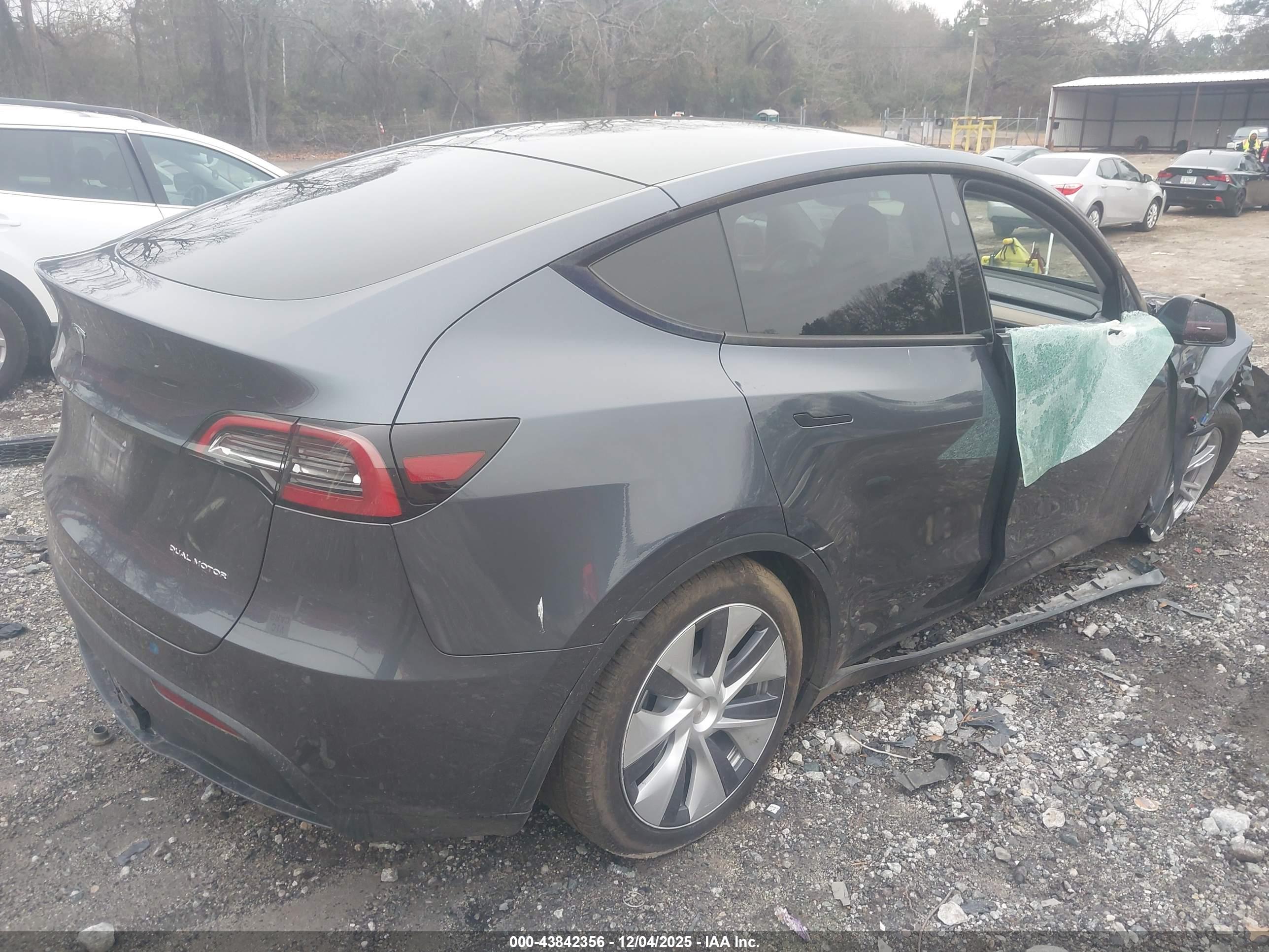 TESLA MODEL image 4