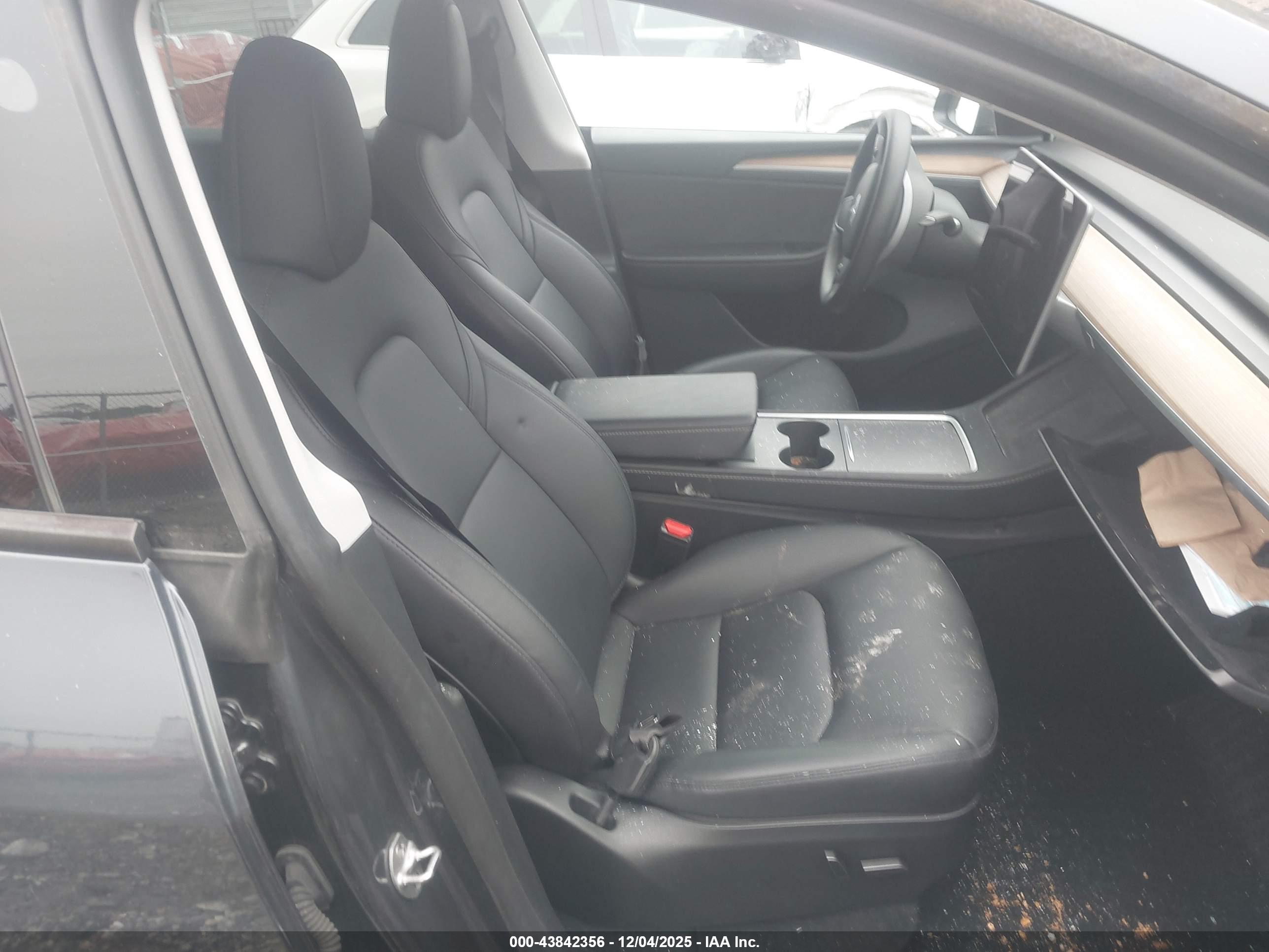 TESLA MODEL image 5