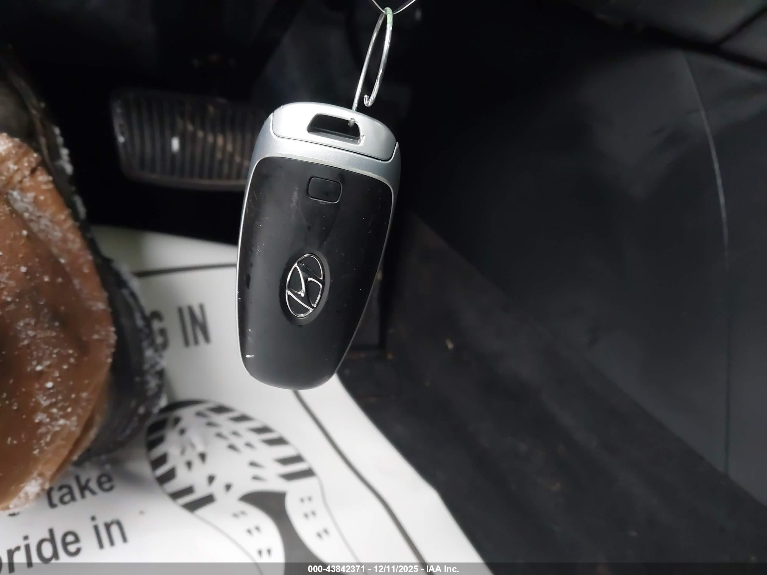 HYUNDAI SANTA image 11