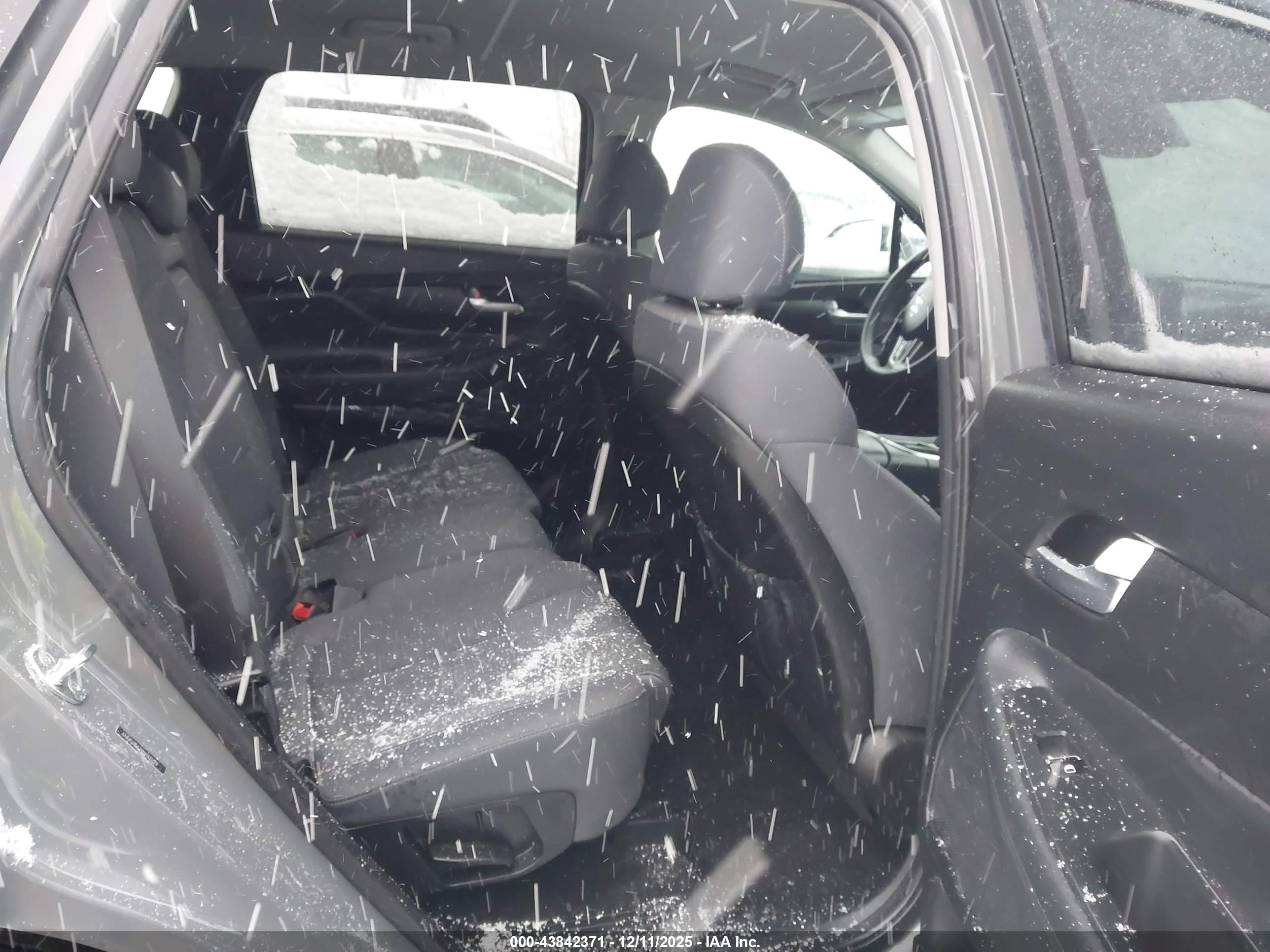 HYUNDAI SANTA image 8