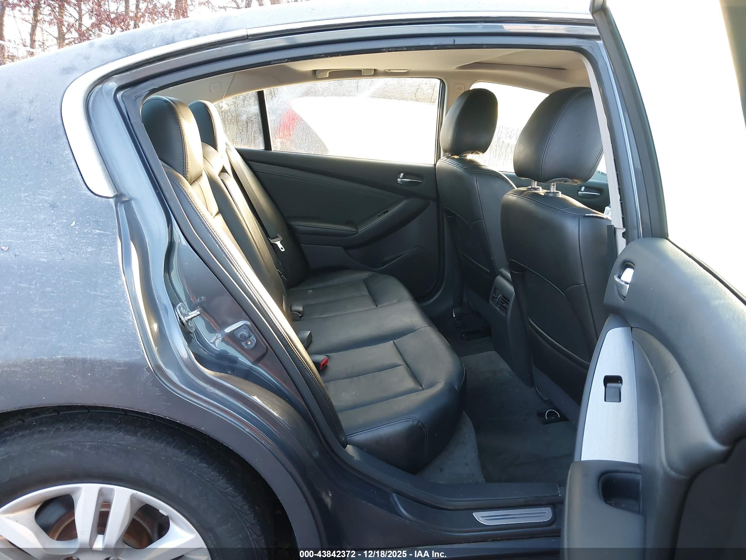 NISSAN ALTIMA image 8