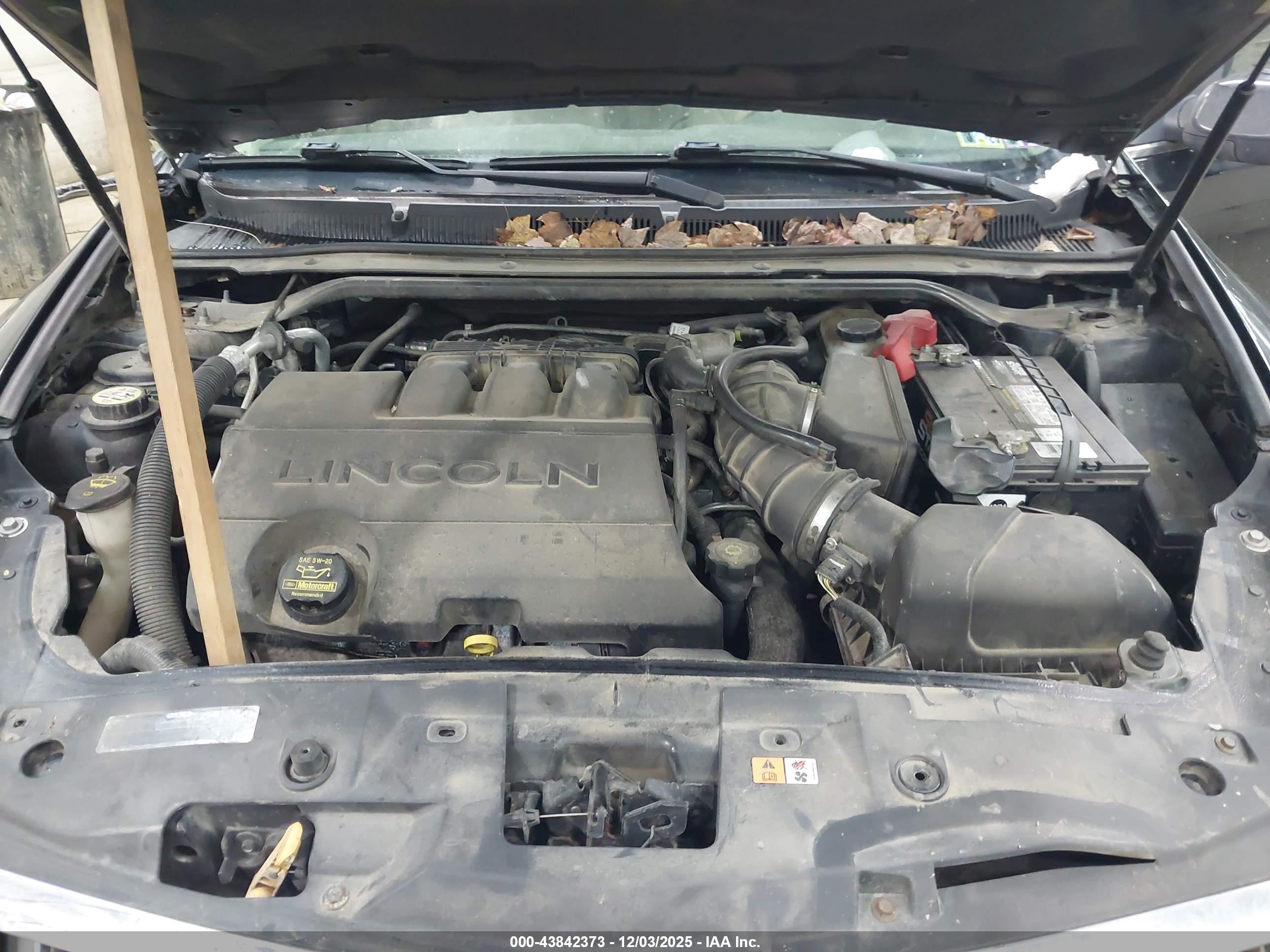 LINCOLN MKS image 10