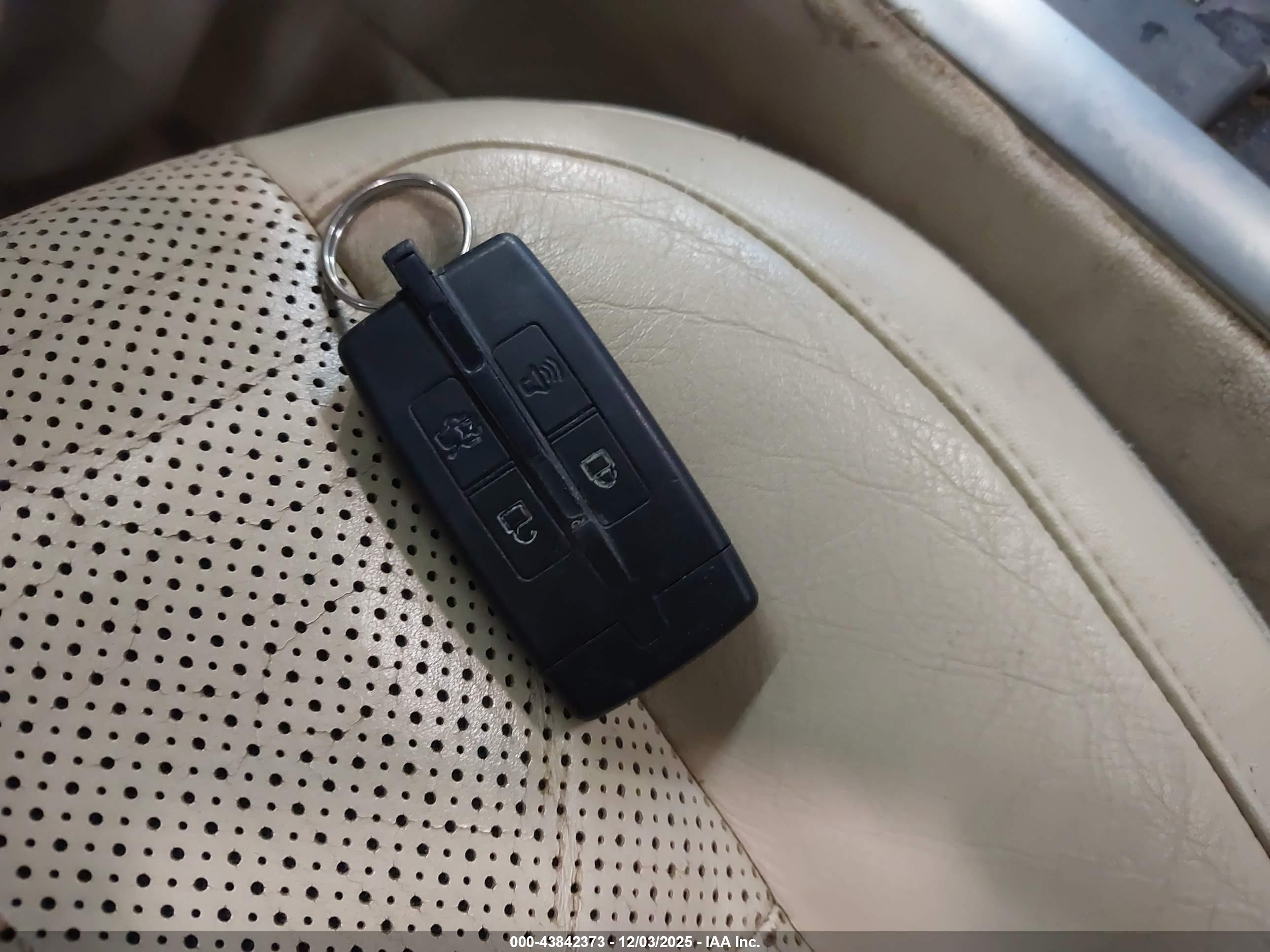 LINCOLN MKS image 11