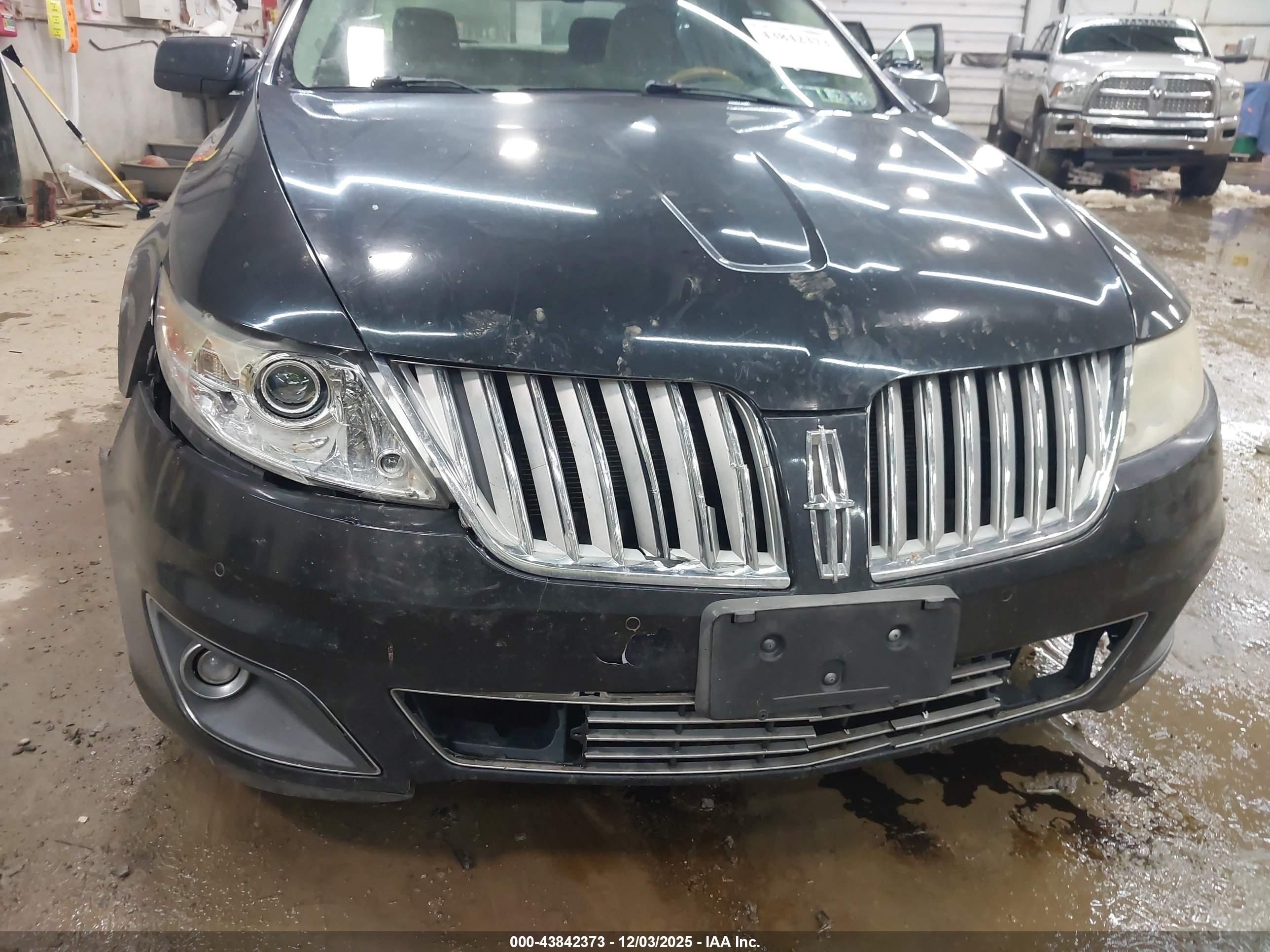 LINCOLN MKS image 6