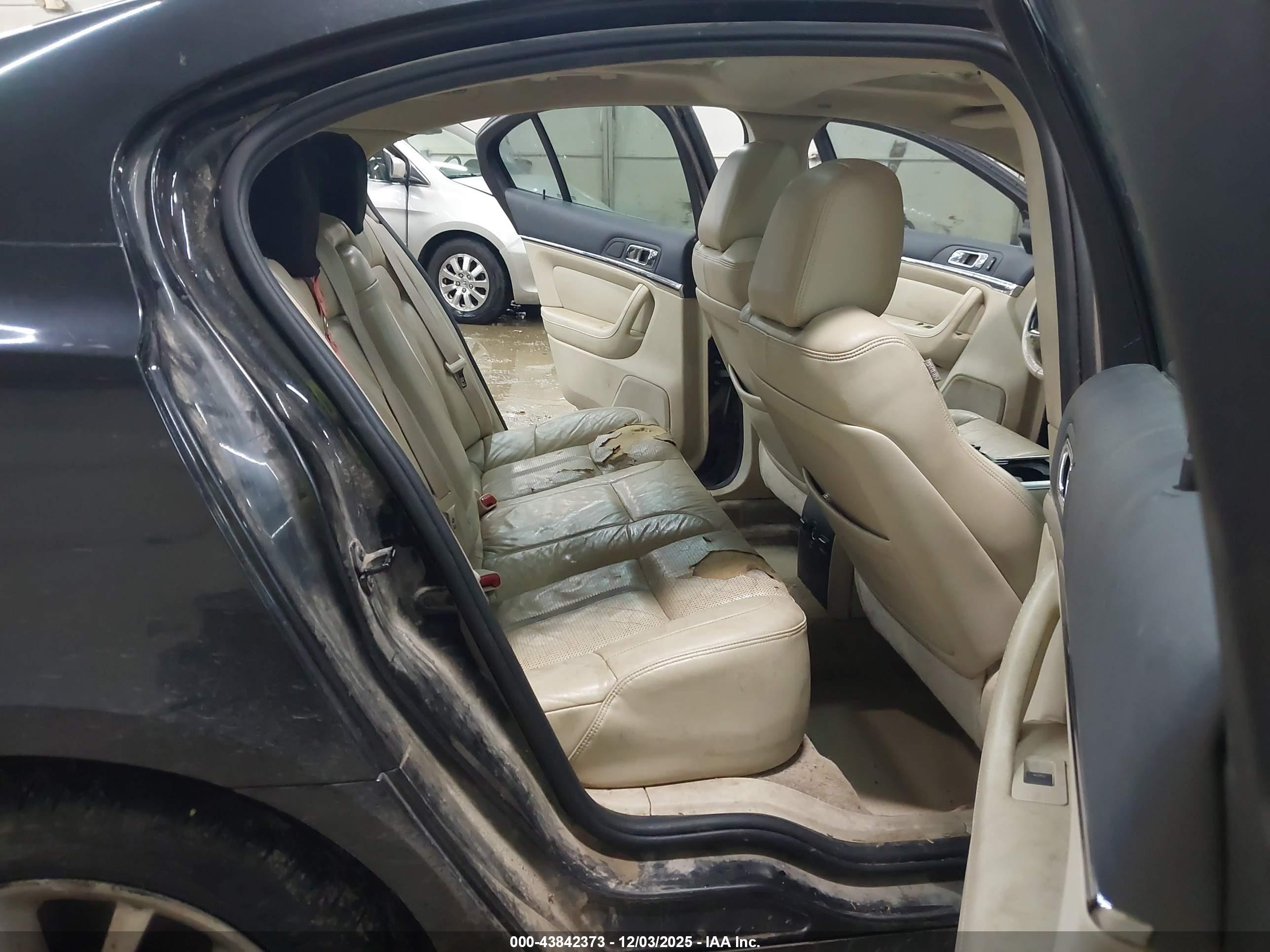 LINCOLN MKS image 8