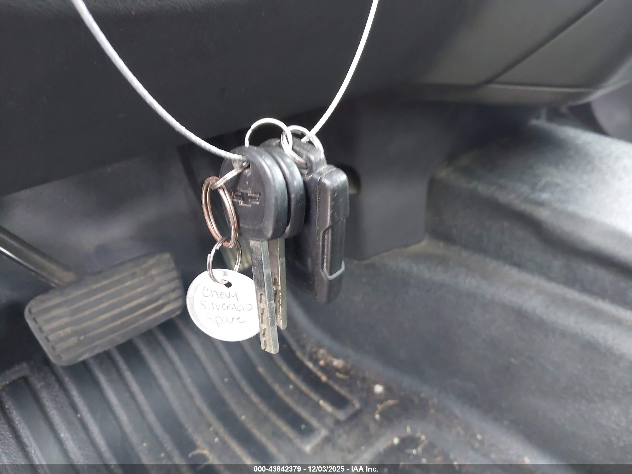CHEVROLET SILVERADO image 11