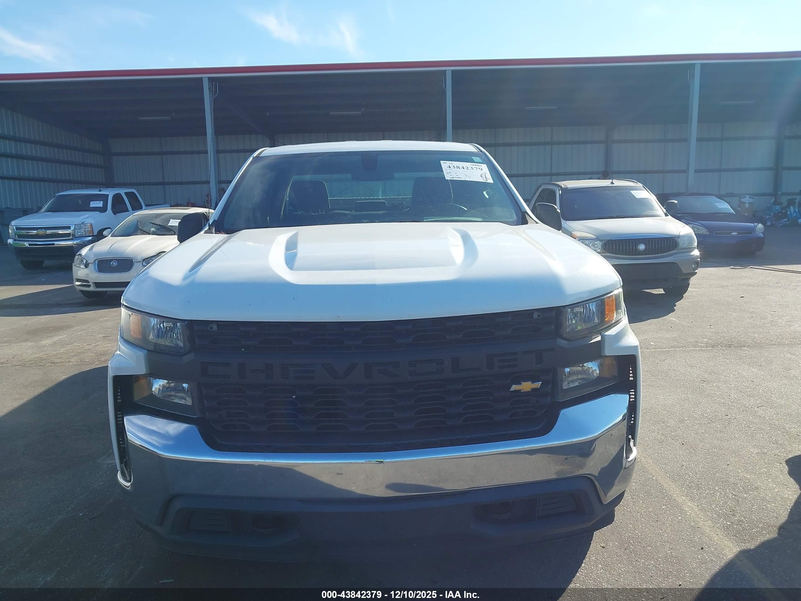 CHEVROLET SILVERADO image 6