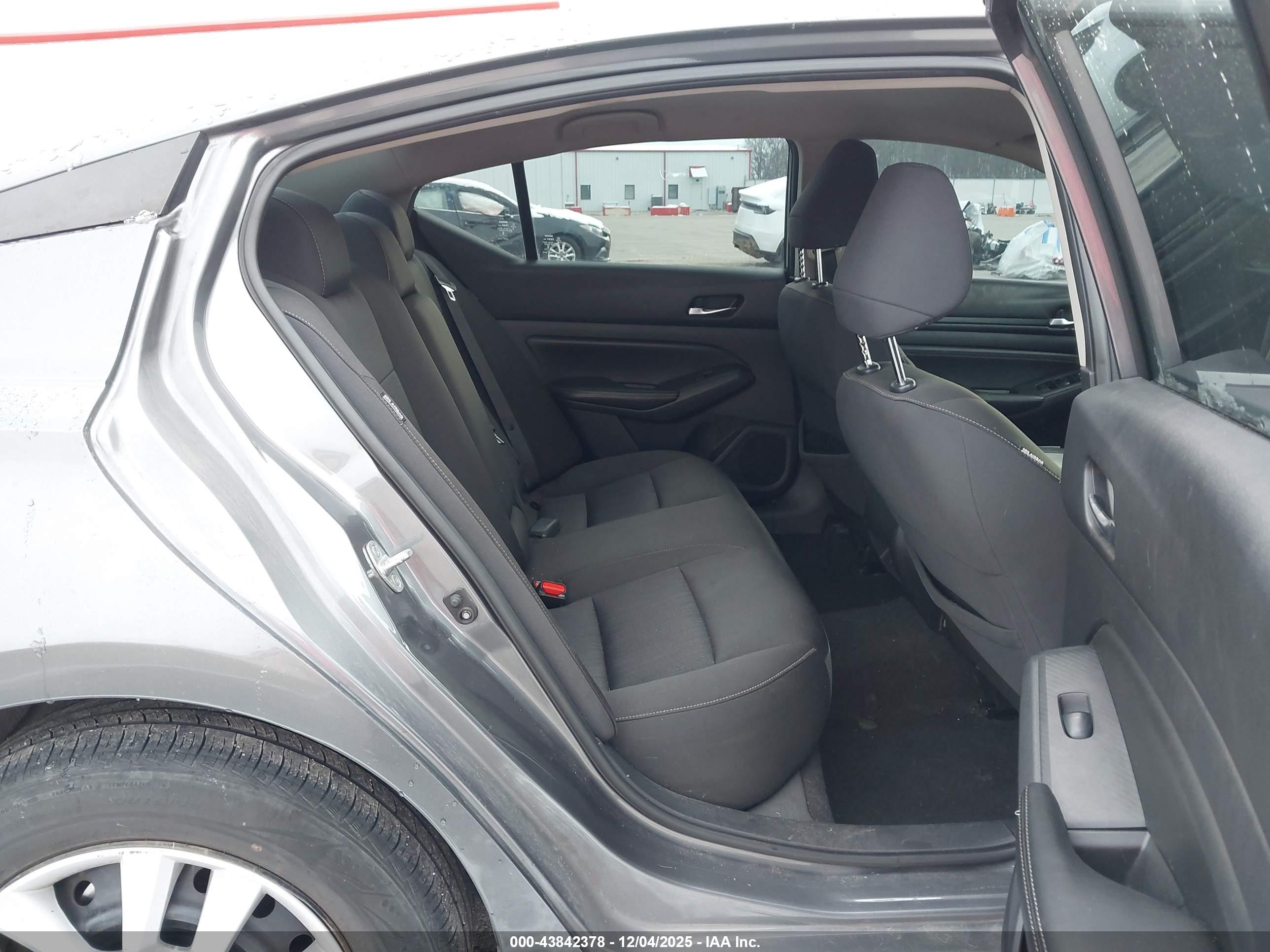 NISSAN ALTIMA image 8