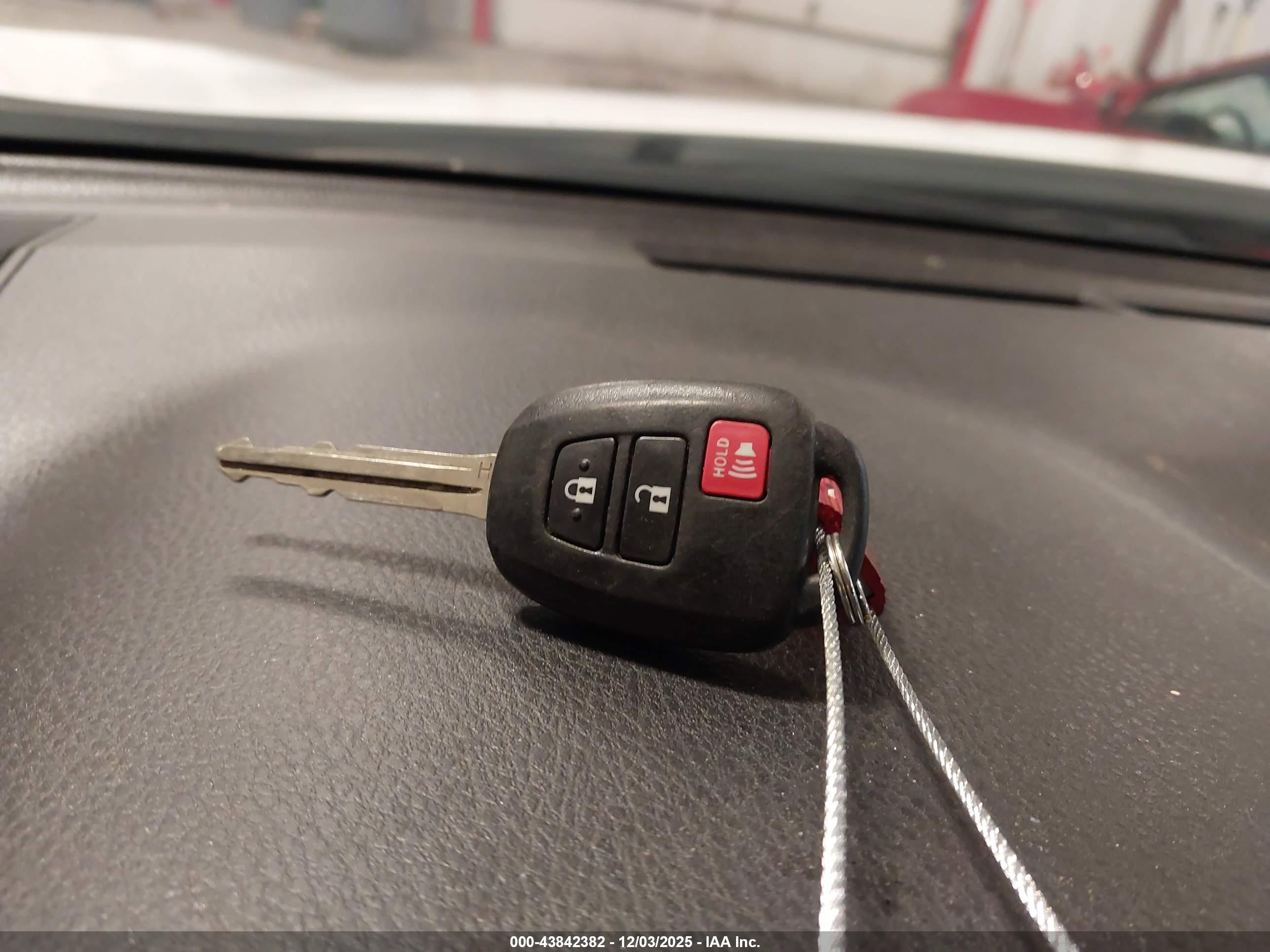 TOYOTA RAV4 image 11