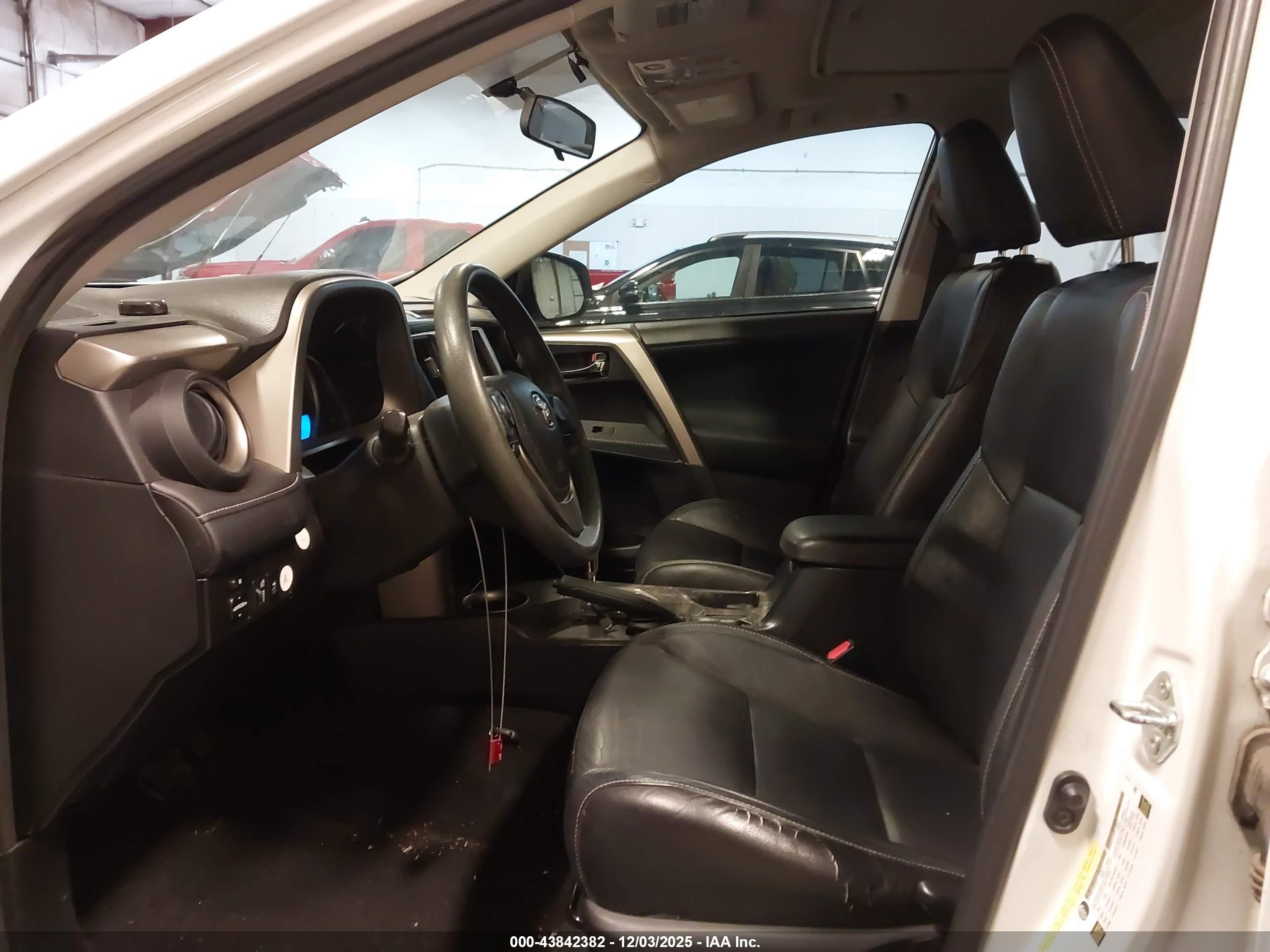 TOYOTA RAV4 image 5