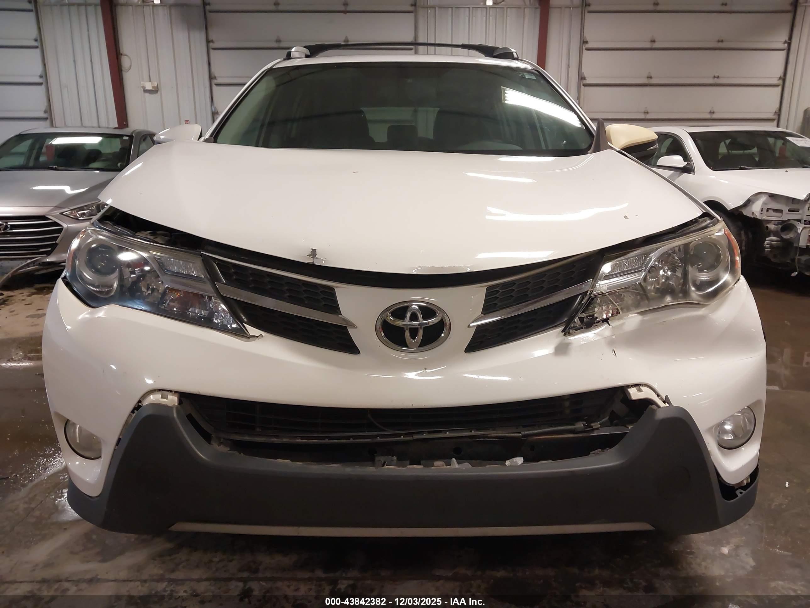 TOYOTA RAV4 image 6
