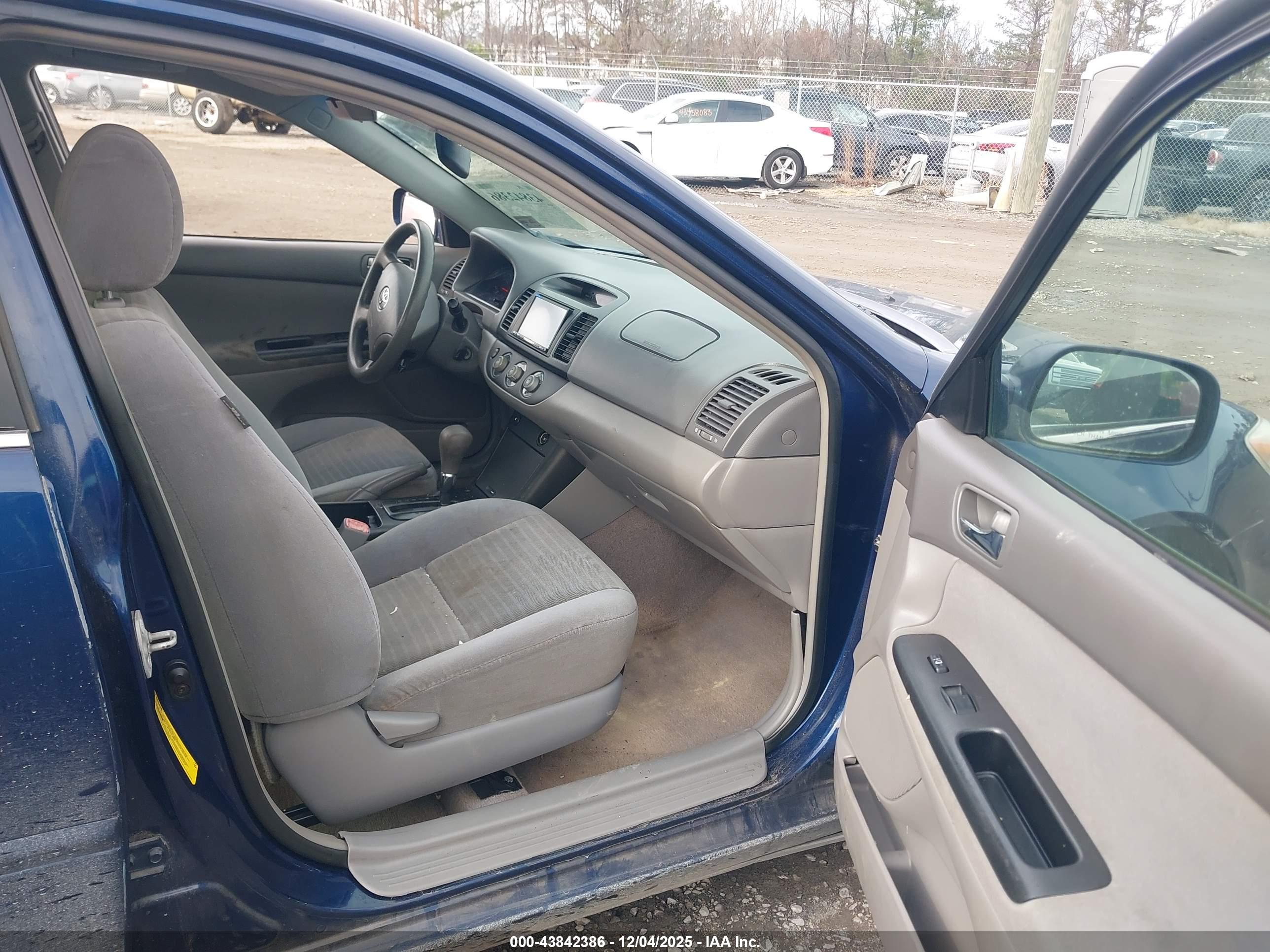 TOYOTA CAMRY image 5