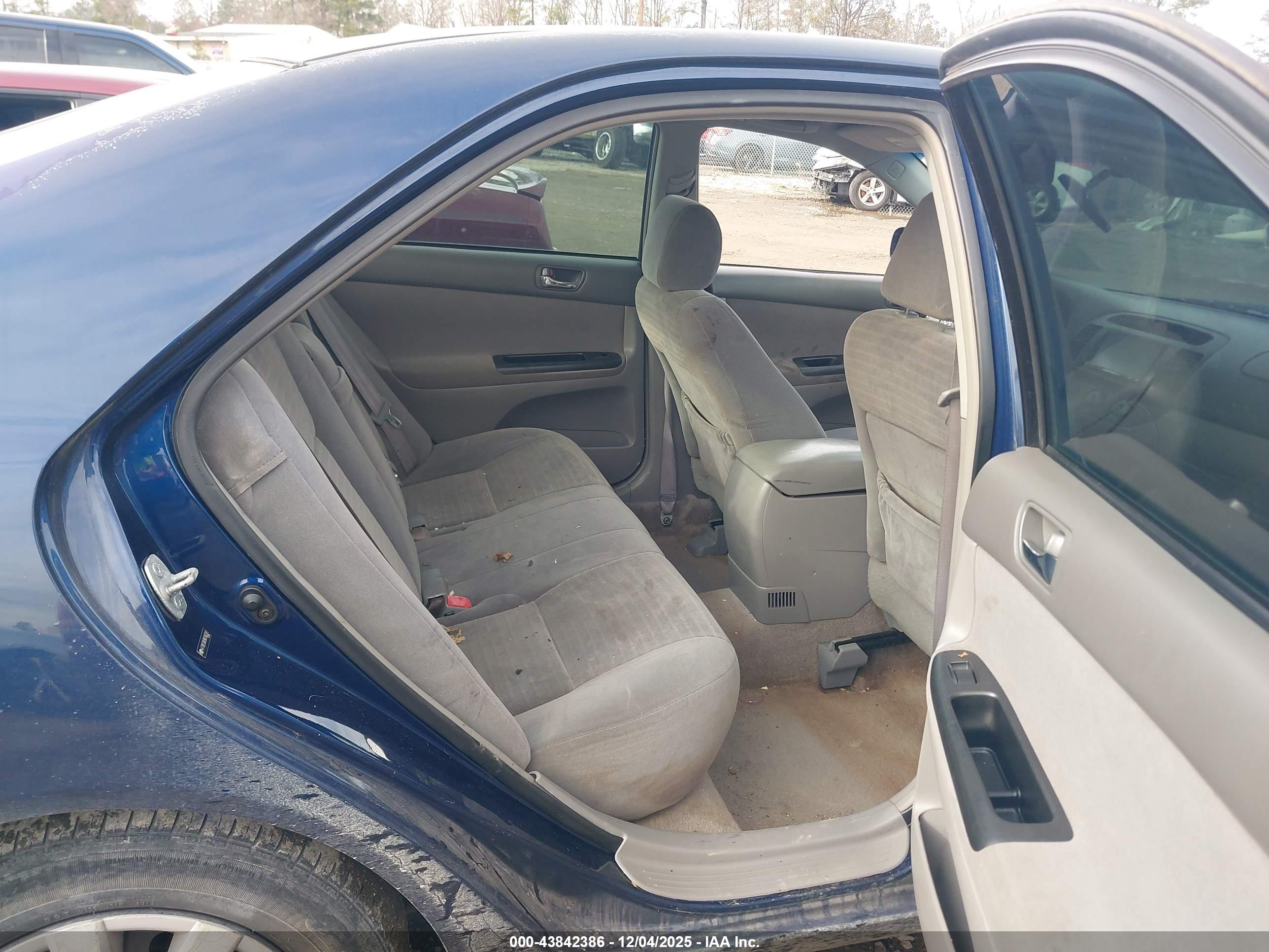 TOYOTA CAMRY image 8
