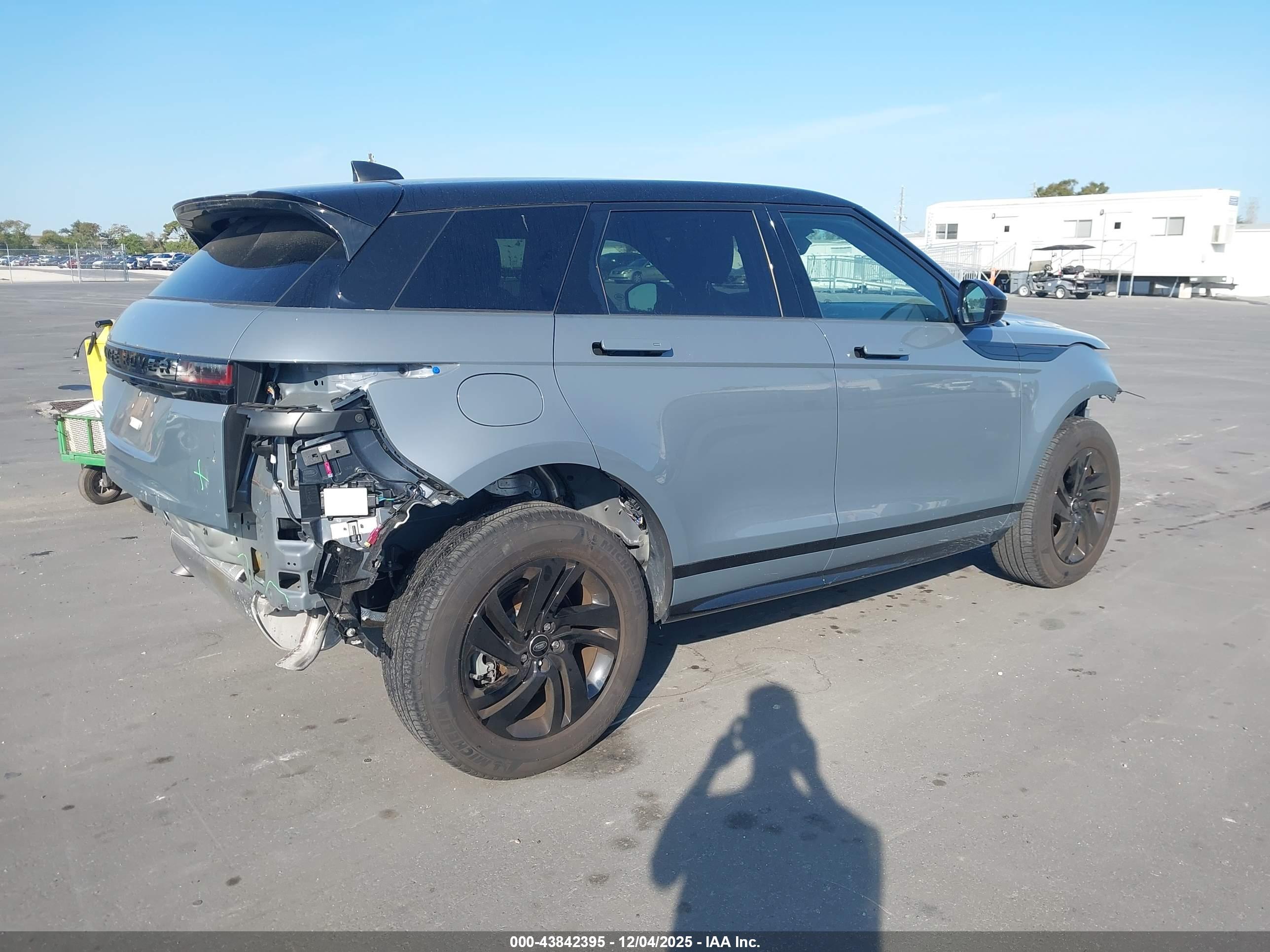 LAND ROVER image 4