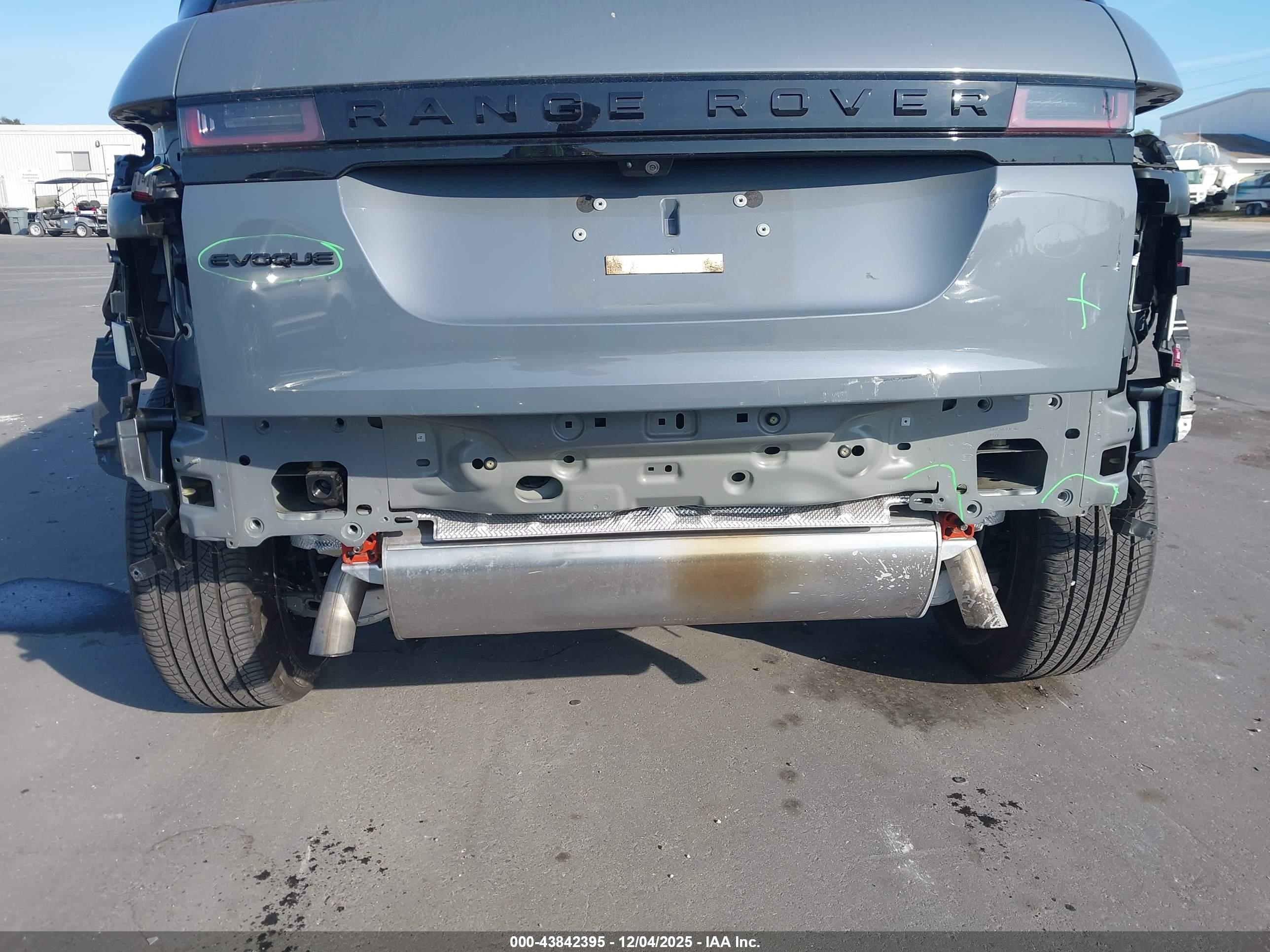LAND ROVER image 6