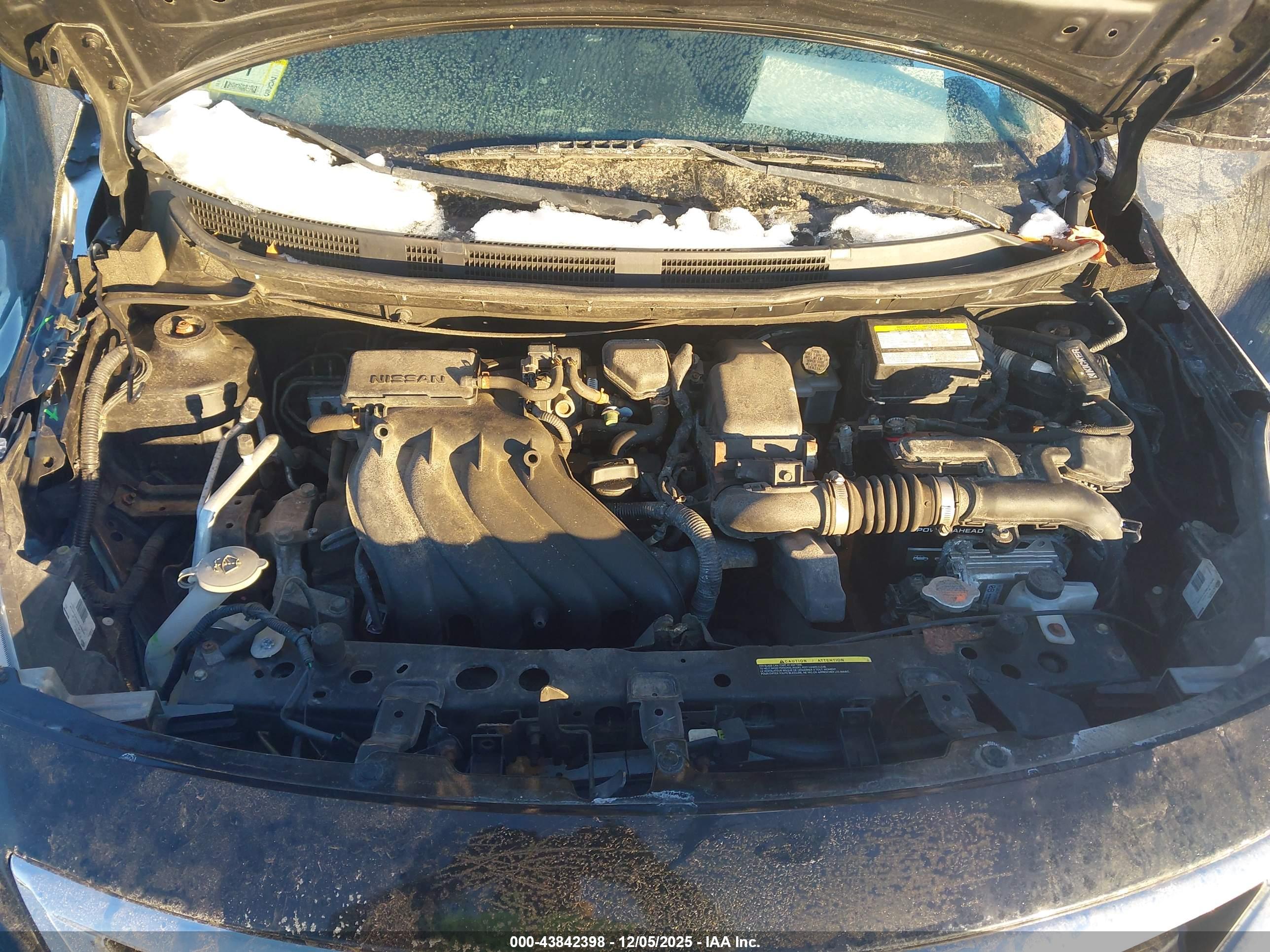 NISSAN VERSA image 10