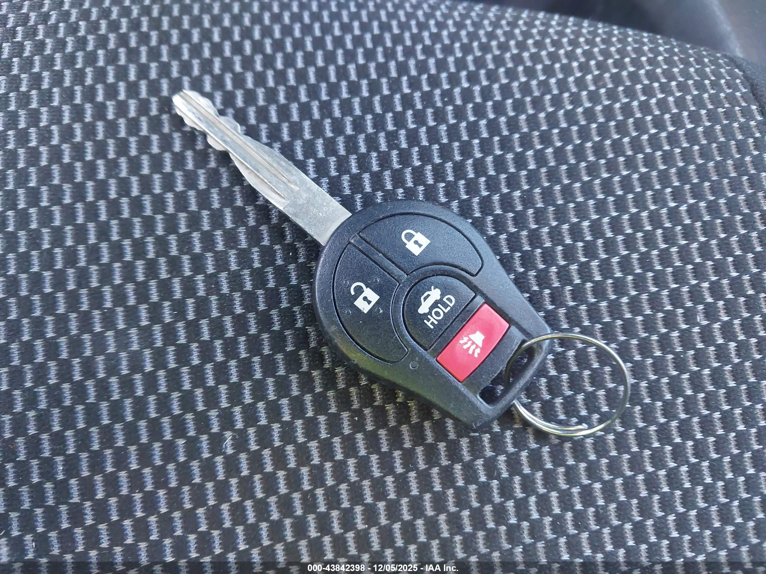 NISSAN VERSA image 11