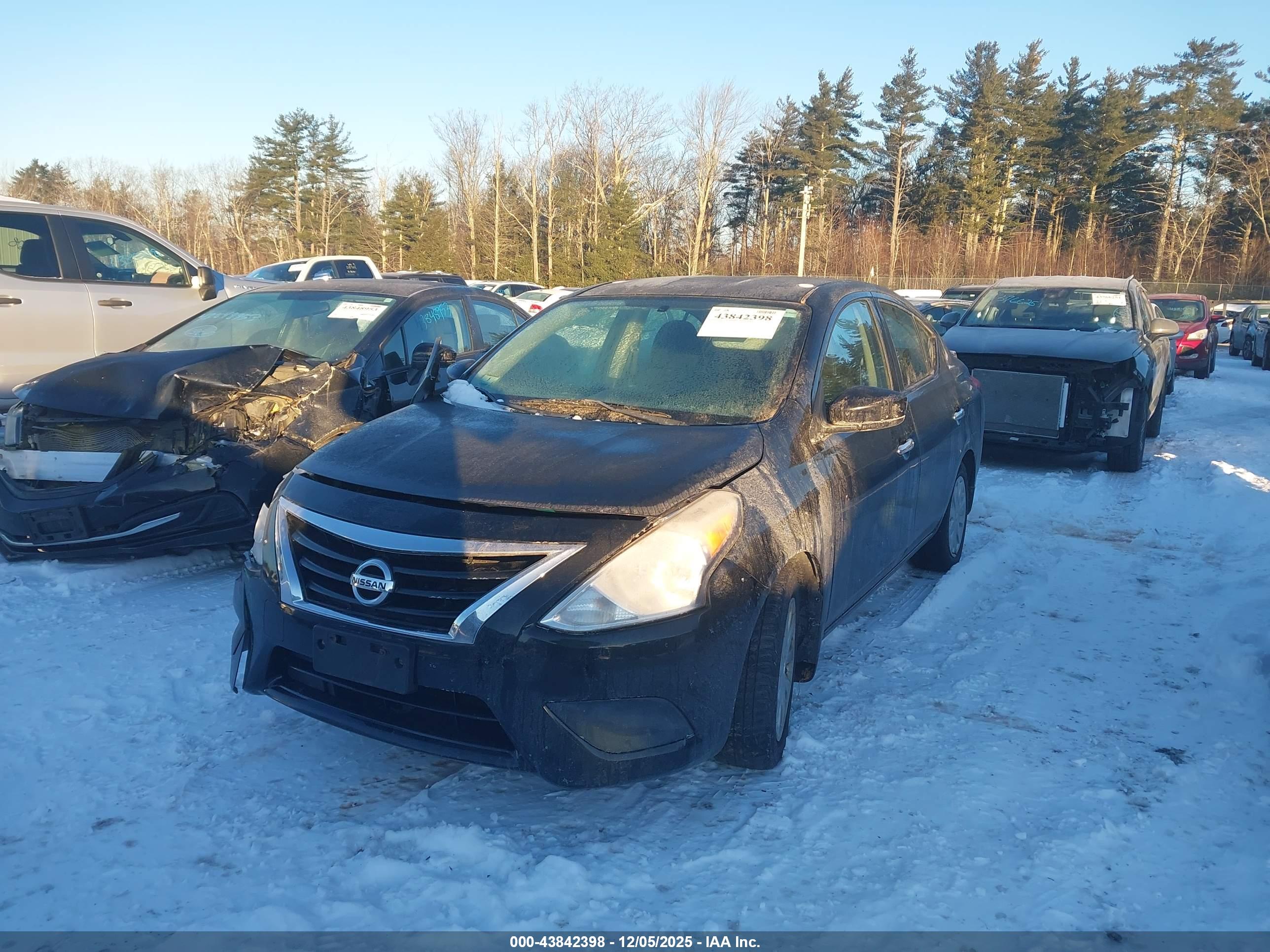 NISSAN VERSA image 2