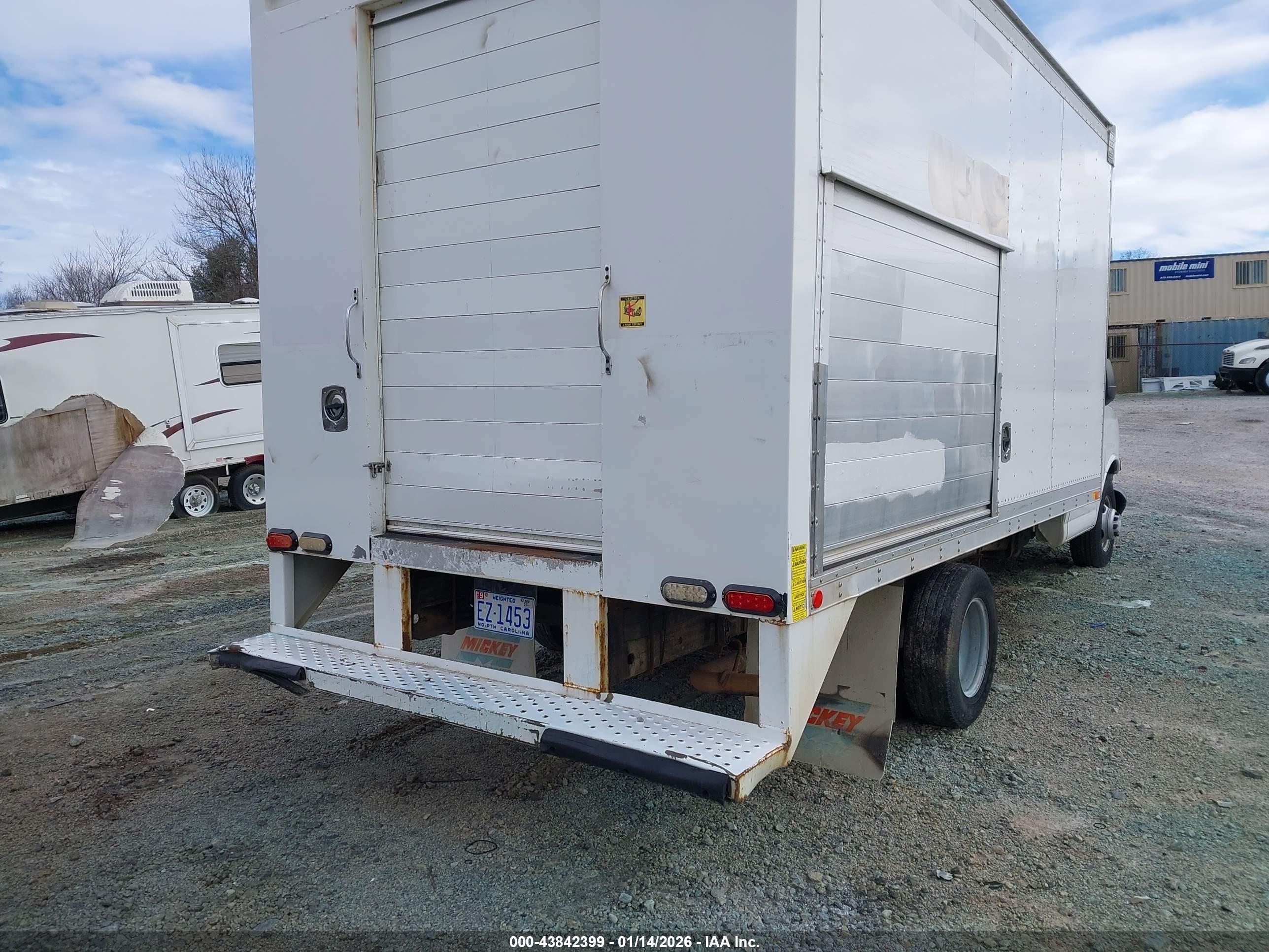 CHEVROLET EXPRESS image 4