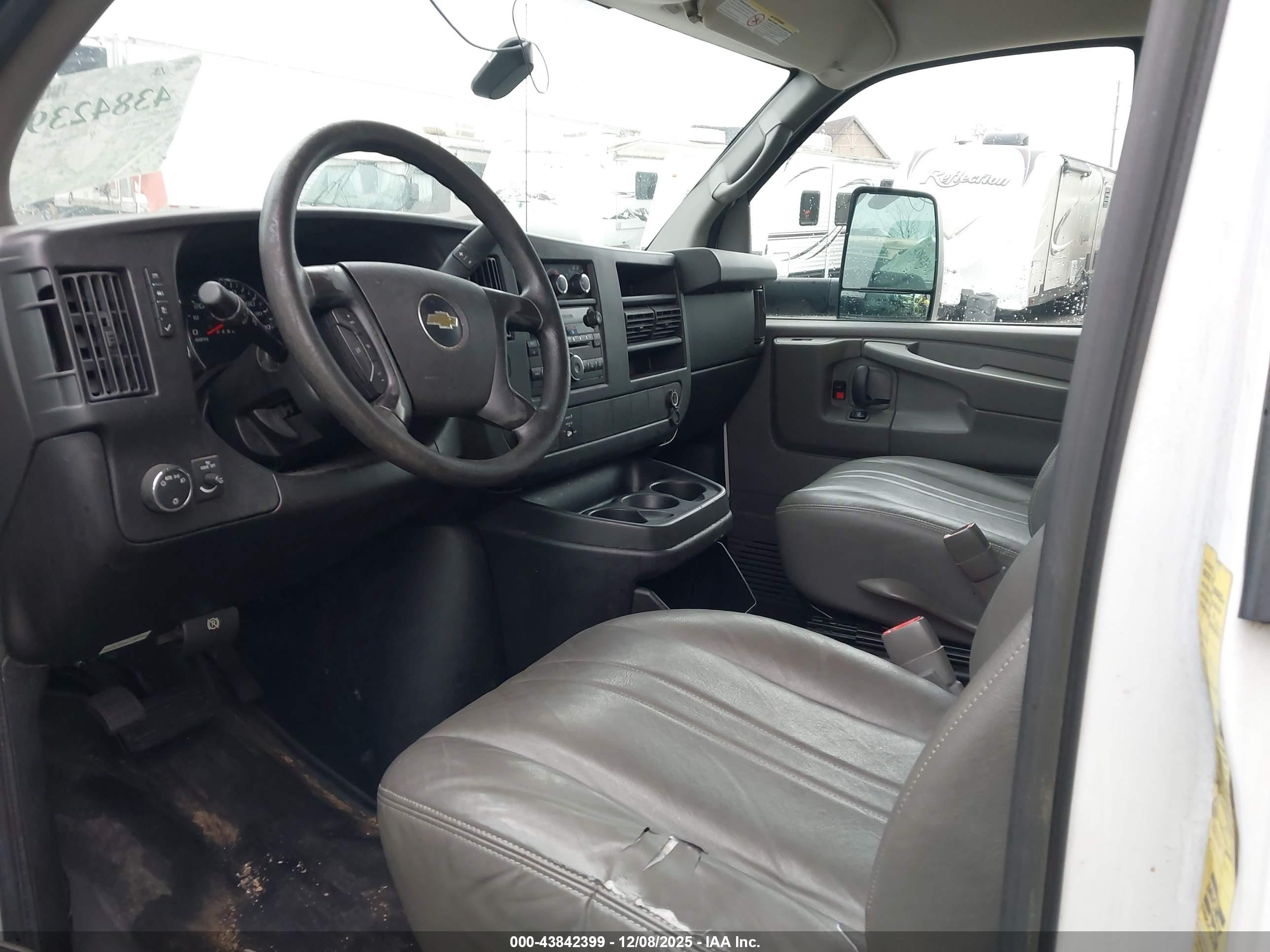 CHEVROLET EXPRESS image 8
