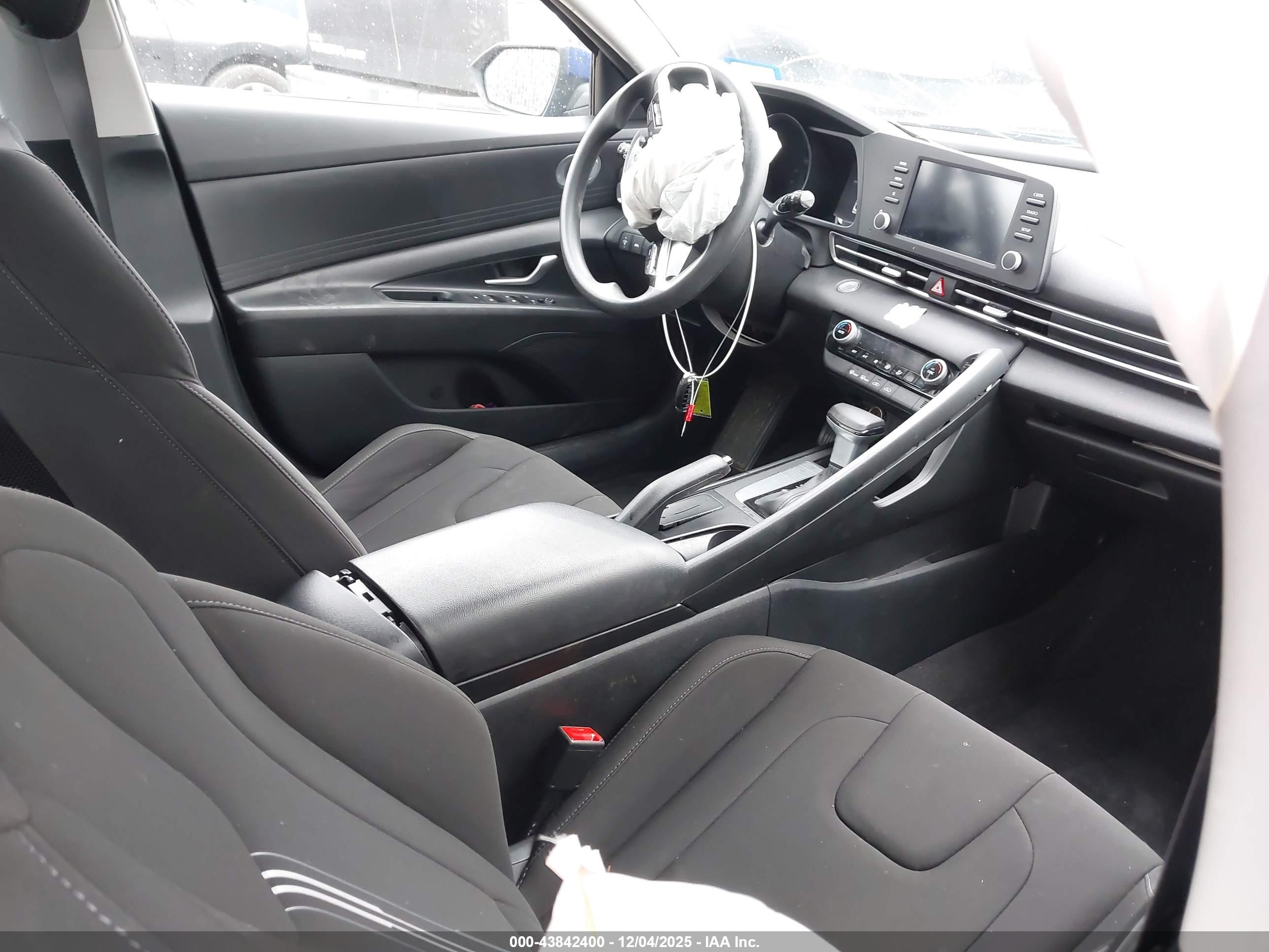 HYUNDAI ELANTRA image 5