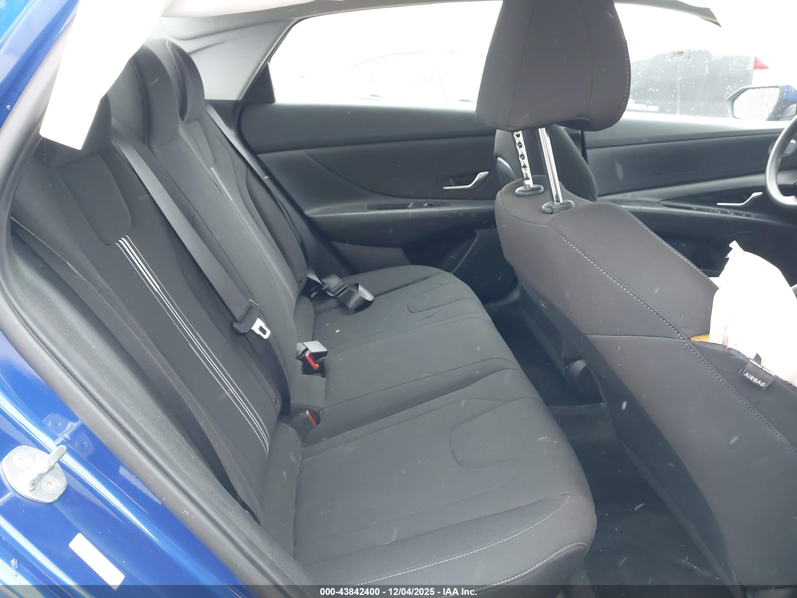 HYUNDAI ELANTRA image 8
